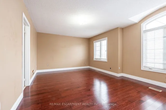 Additional property image - 15 Hellyer Ave