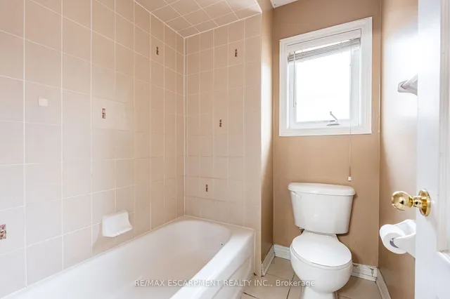 Additional property image - 15 Hellyer Ave