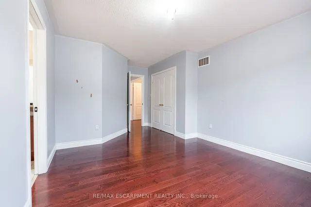 Additional property image - 15 Hellyer Ave