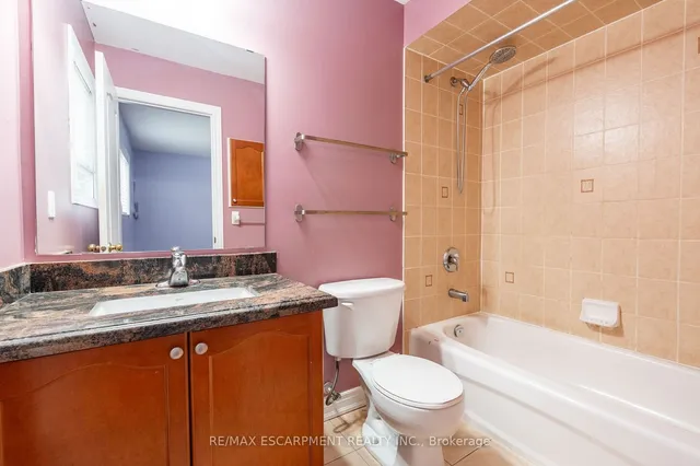 Additional property image - 15 Hellyer Ave