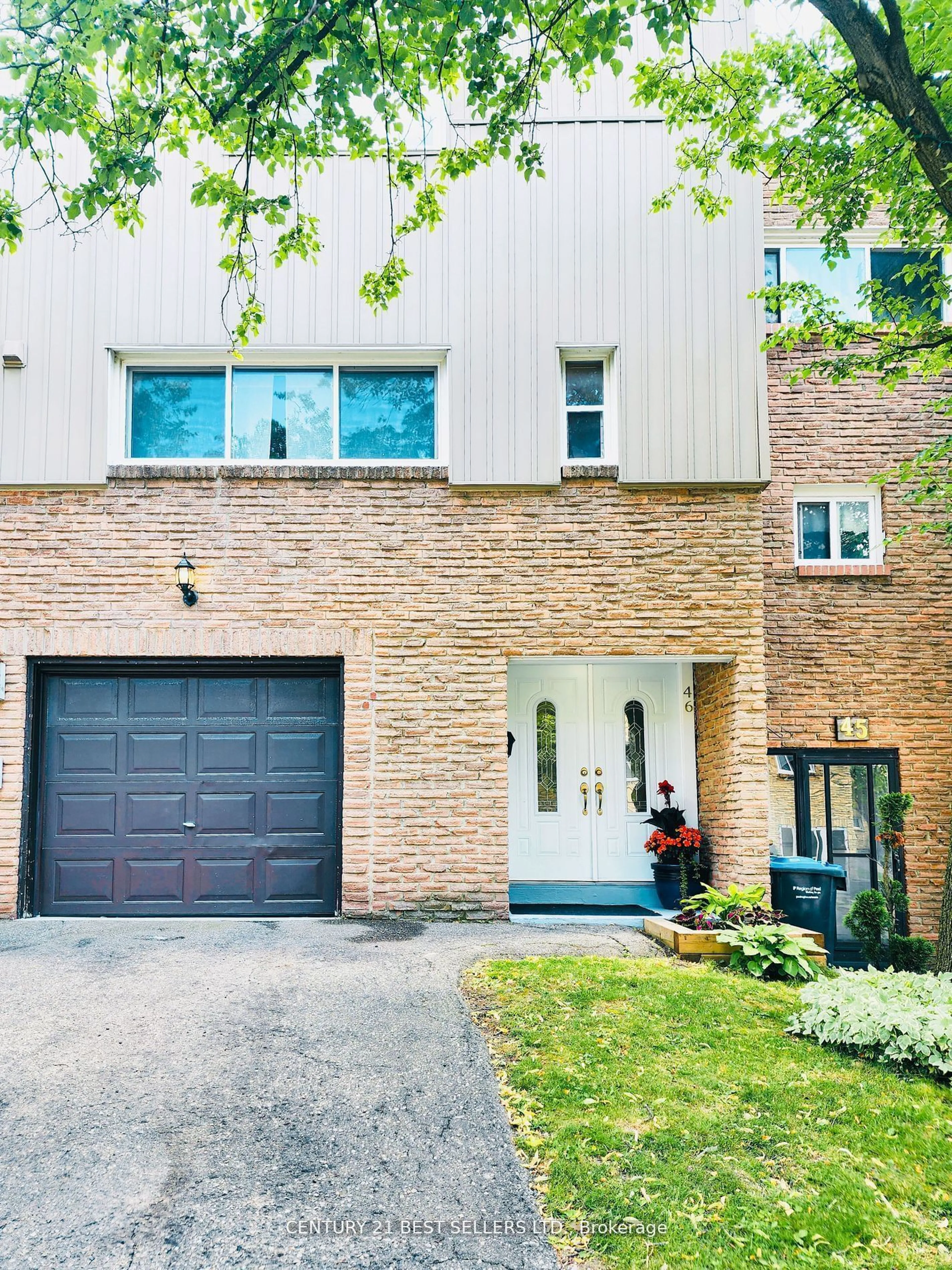 Home with brick exterior material, street for 400 Bloor St #46, Mississauga Ontario L5A 3M8