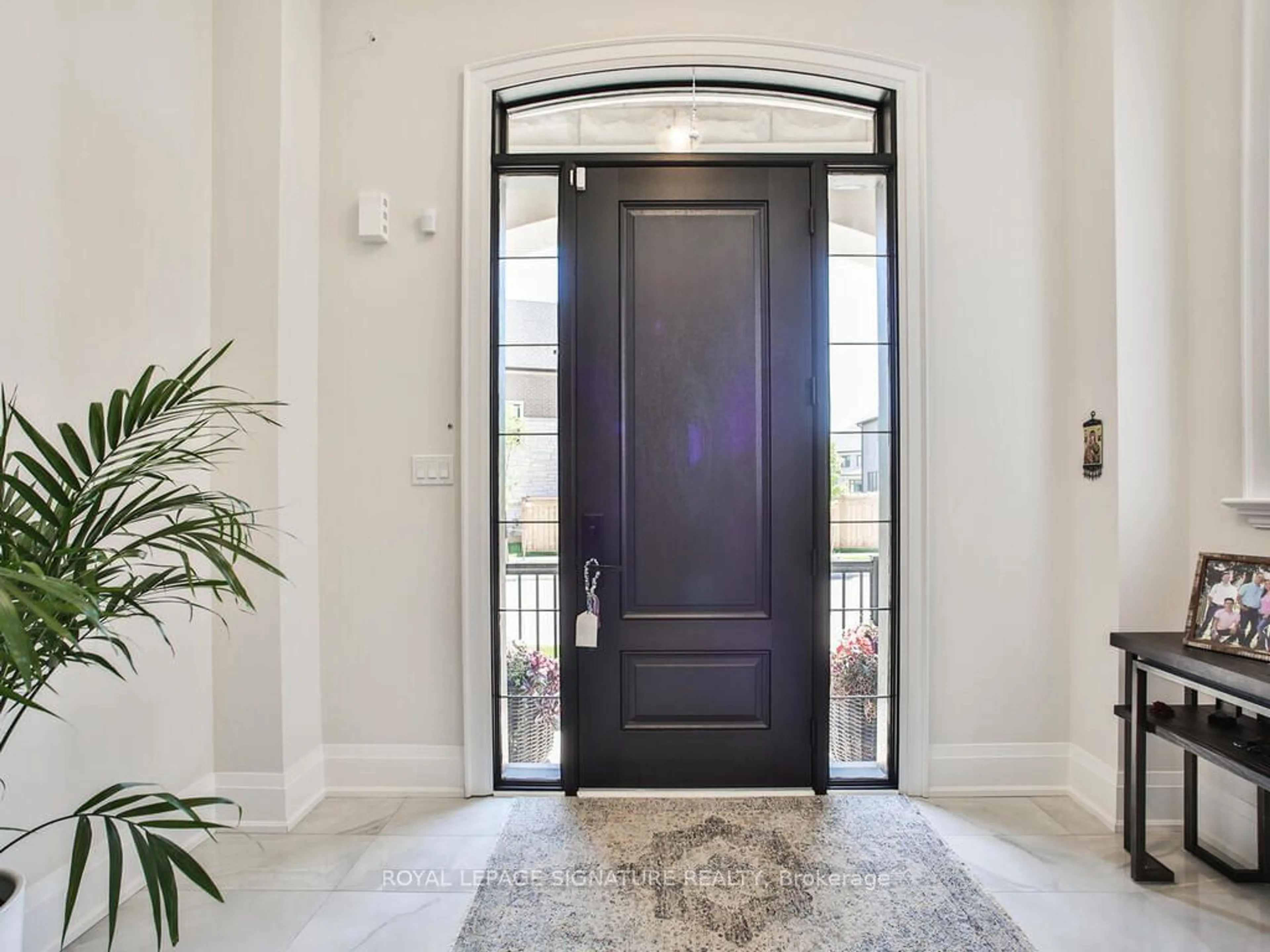 Indoor entryway for 2302 Hyacinth Cres, Oakville Ontario L6M 4G3