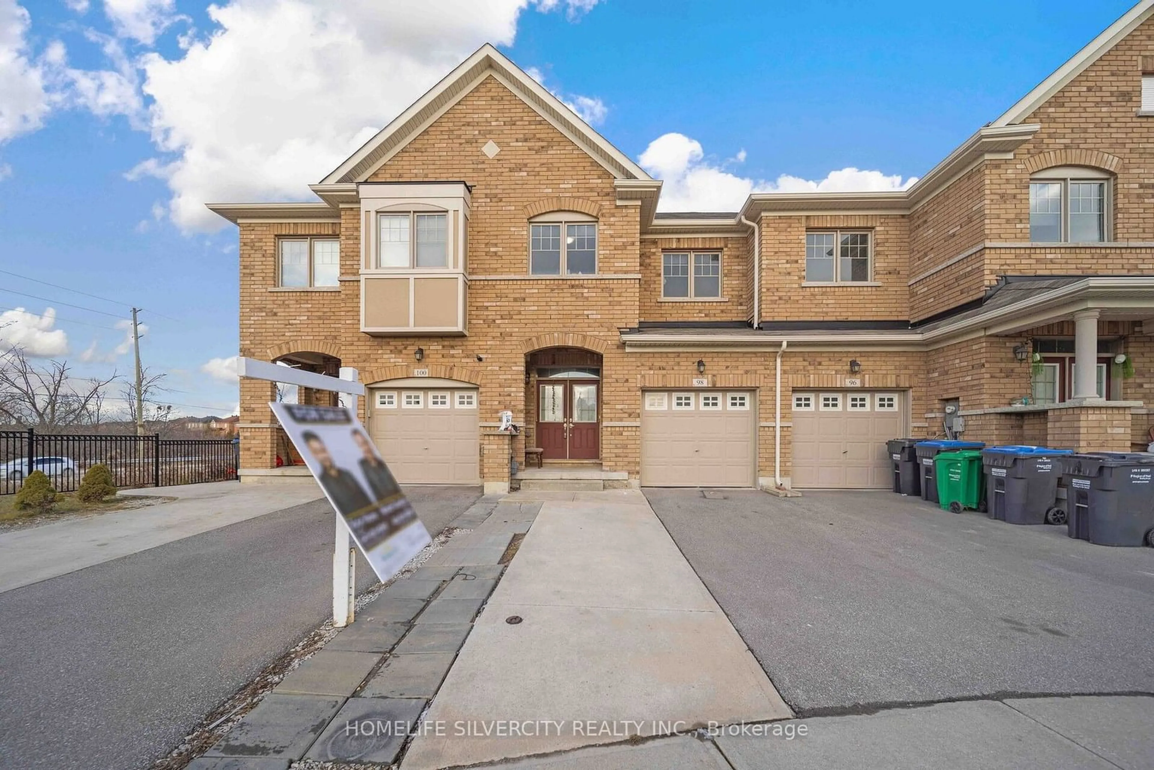 Home with brick exterior material, street for 98 Davenfield Circ, Brampton Ontario L6P 4M1