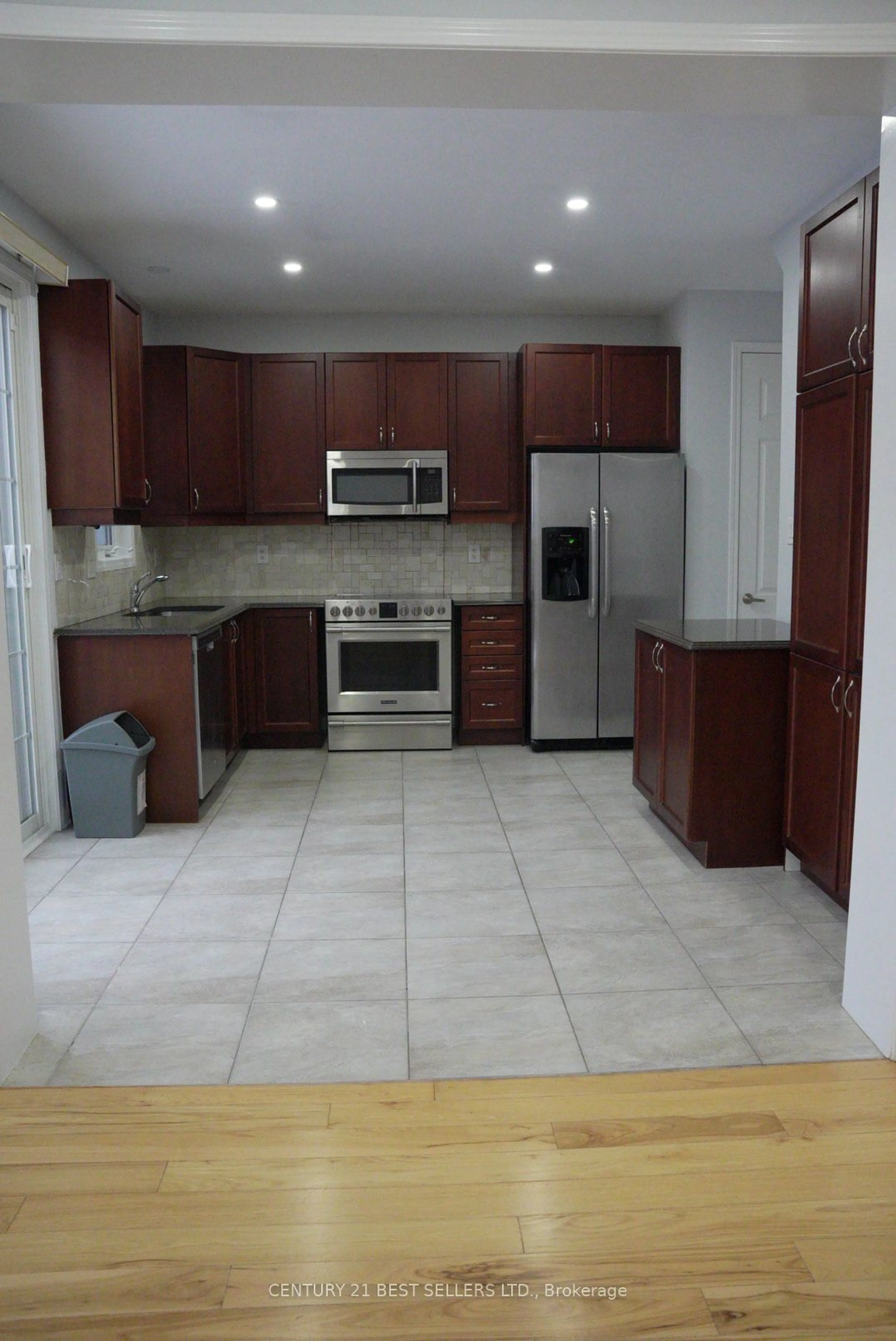 Standard kitchen, ceramic/tile floor for 436 Tyrone Cres, Milton Ontario L9T 8J8