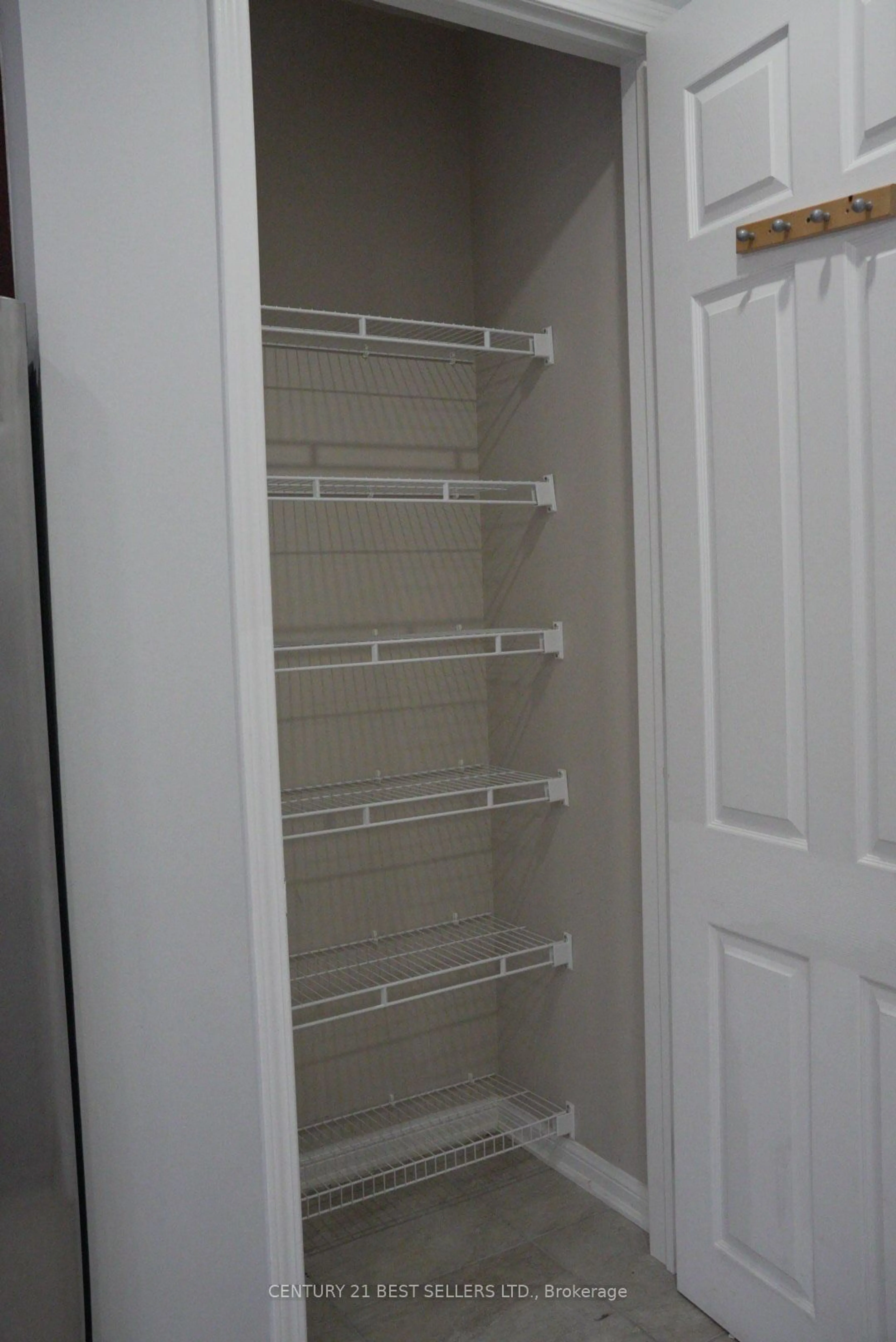 Storage room or clothes room or walk-in closet for 436 Tyrone Cres, Milton Ontario L9T 8J8