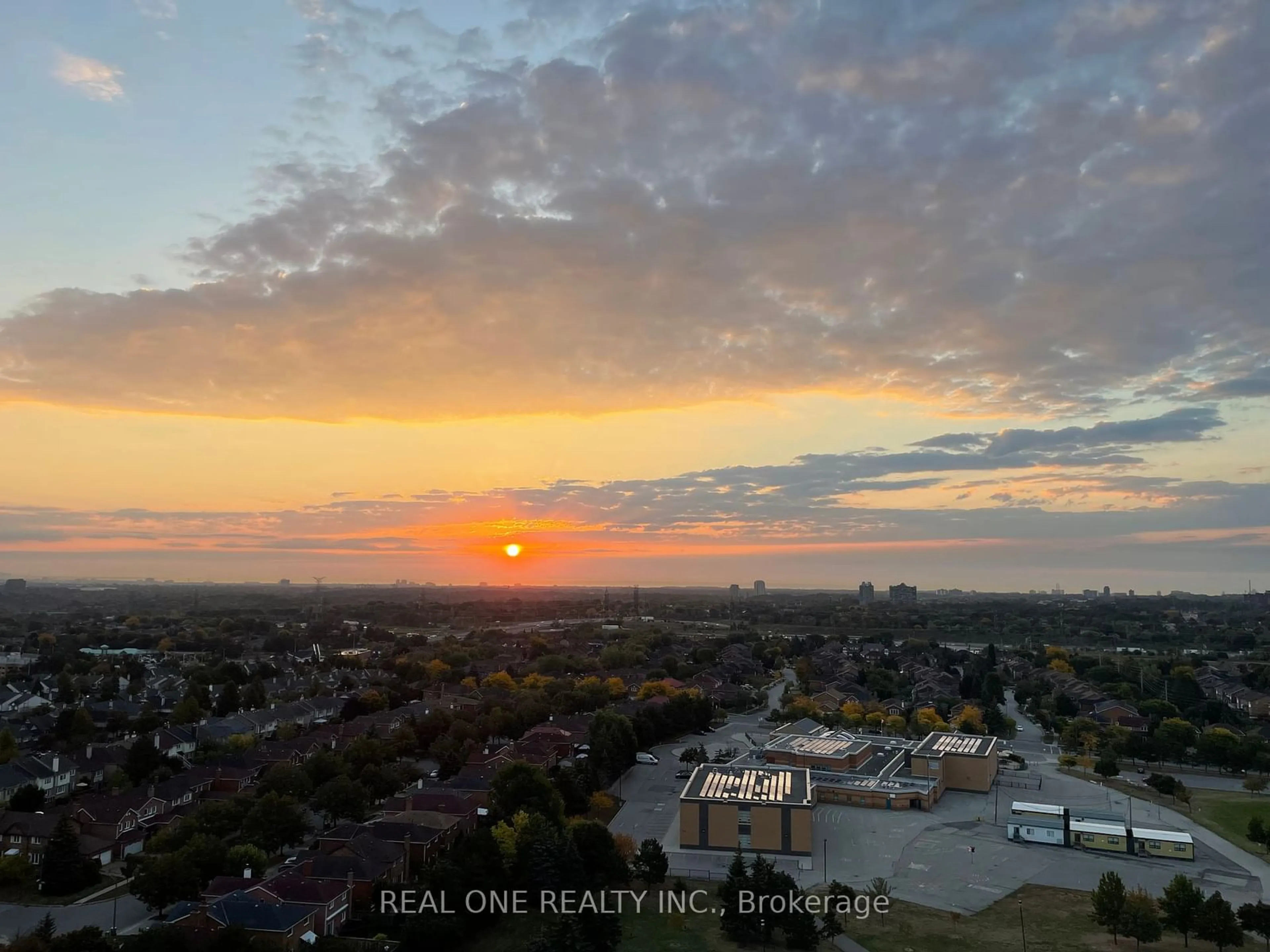 A pic from outside/outdoor area/front of a property/back of a property/a pic from drone, city buildings view from balcony for 4677 Glen Erin Dr #1705, Mississauga Ontario L5M 2E3