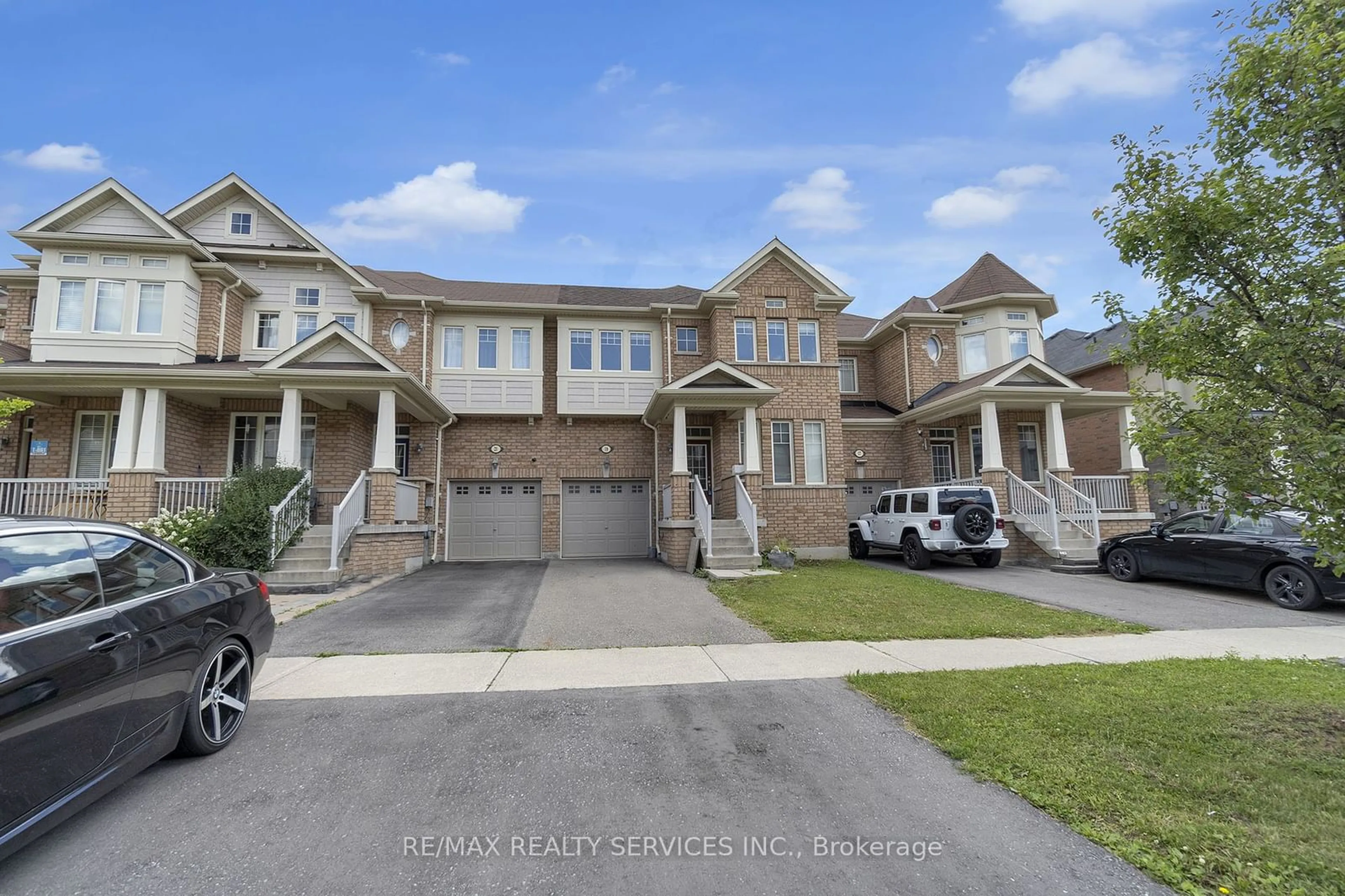 A pic from outside/outdoor area/front of a property/back of a property/a pic from drone, street for 19 Sky Harbour Dr, Brampton Ontario L6Y 0V6