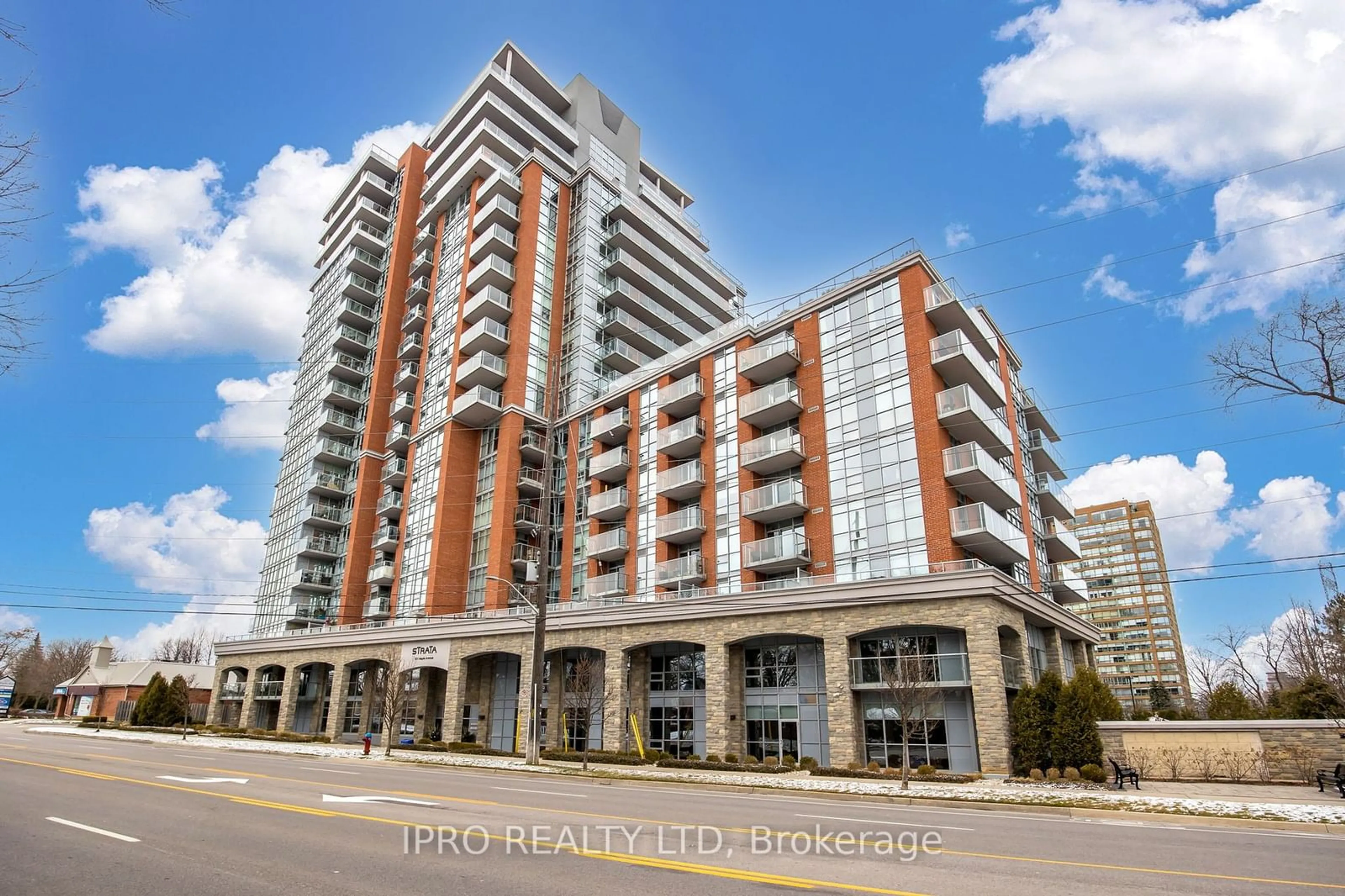 Indoor foyer for 551 Maple Ave #814, Burlington Ontario L7S 1M7