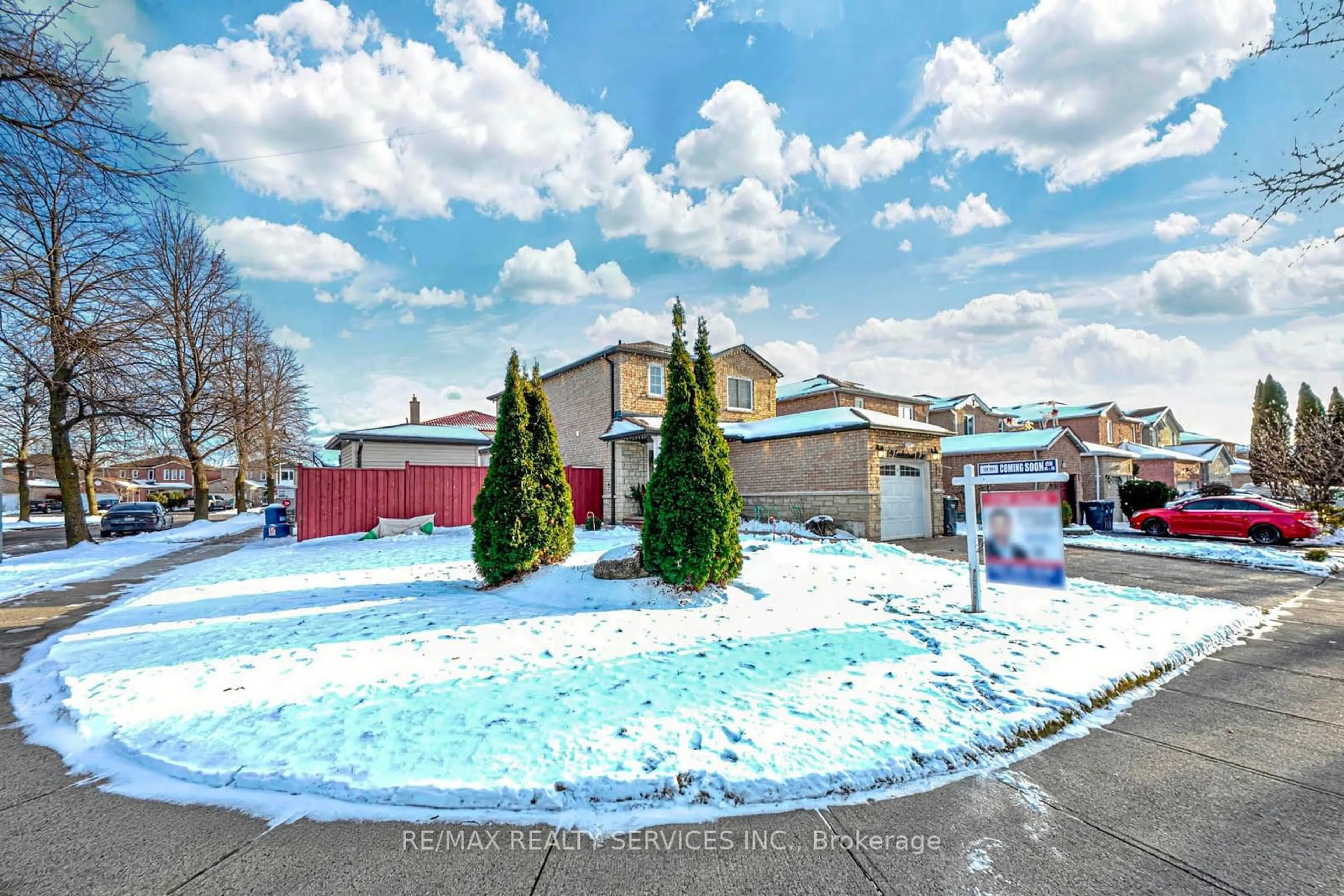 Pool for 179 Ecclestone Dr, Brampton Ontario L6X 3R1