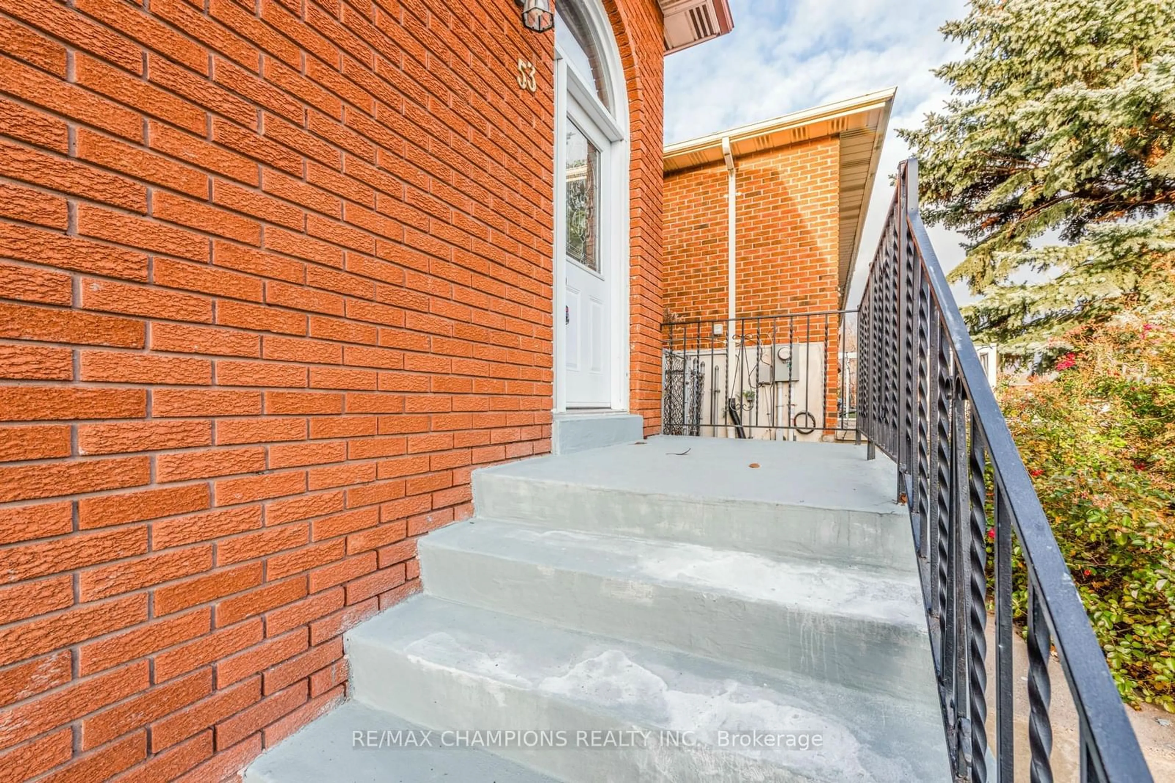 Stairs for 53 Jellicoe Cres, Brampton Ontario L6S 3H7