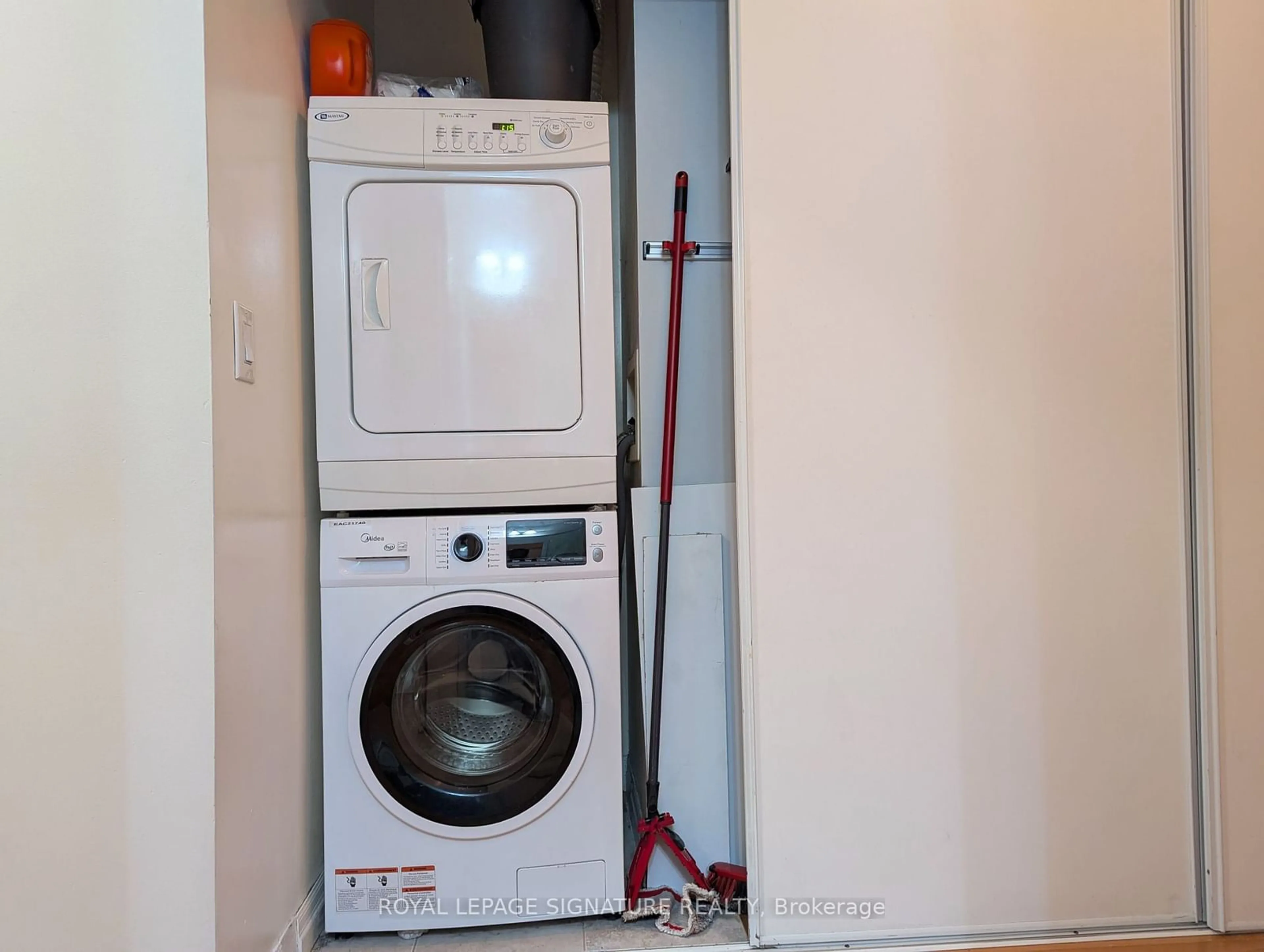 Laundry room for 225 Webb Dr #3003, Mississauga Ontario L5B 4P2