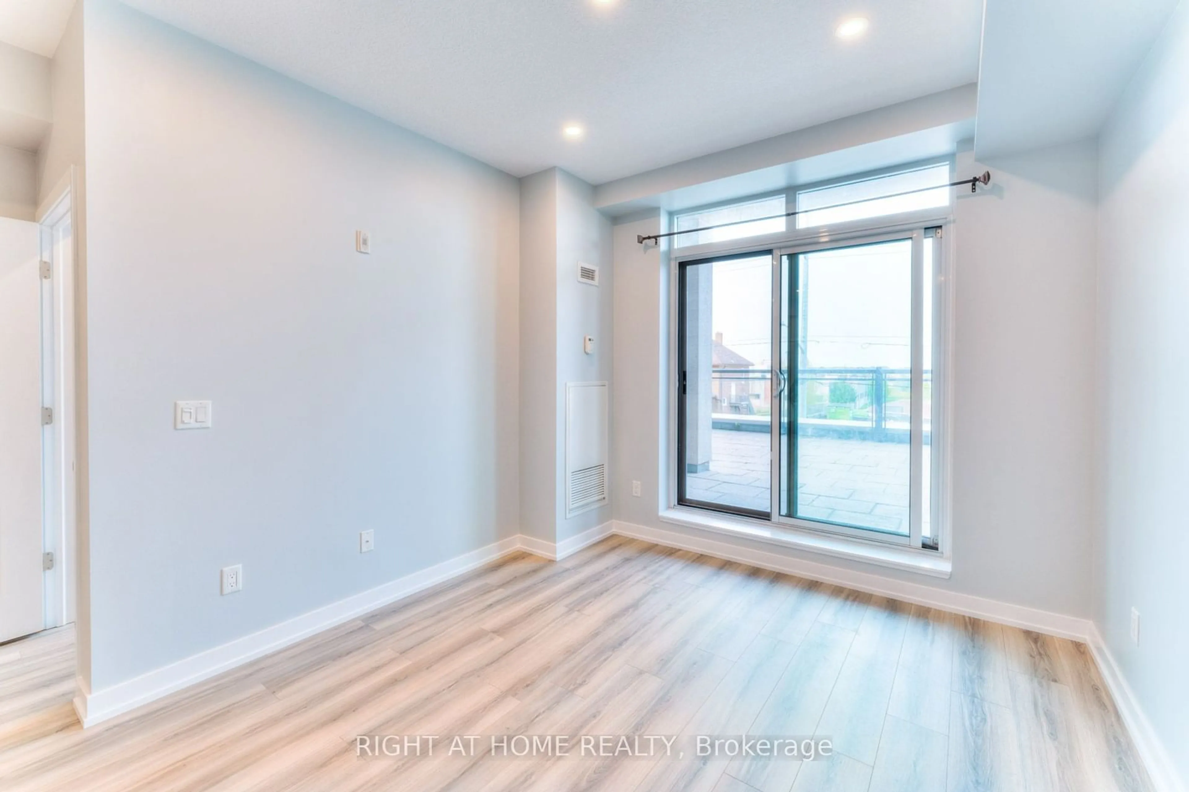 A pic of a room for 2486 Old Bronte Rd #320, Oakville Ontario L6M 0Y4