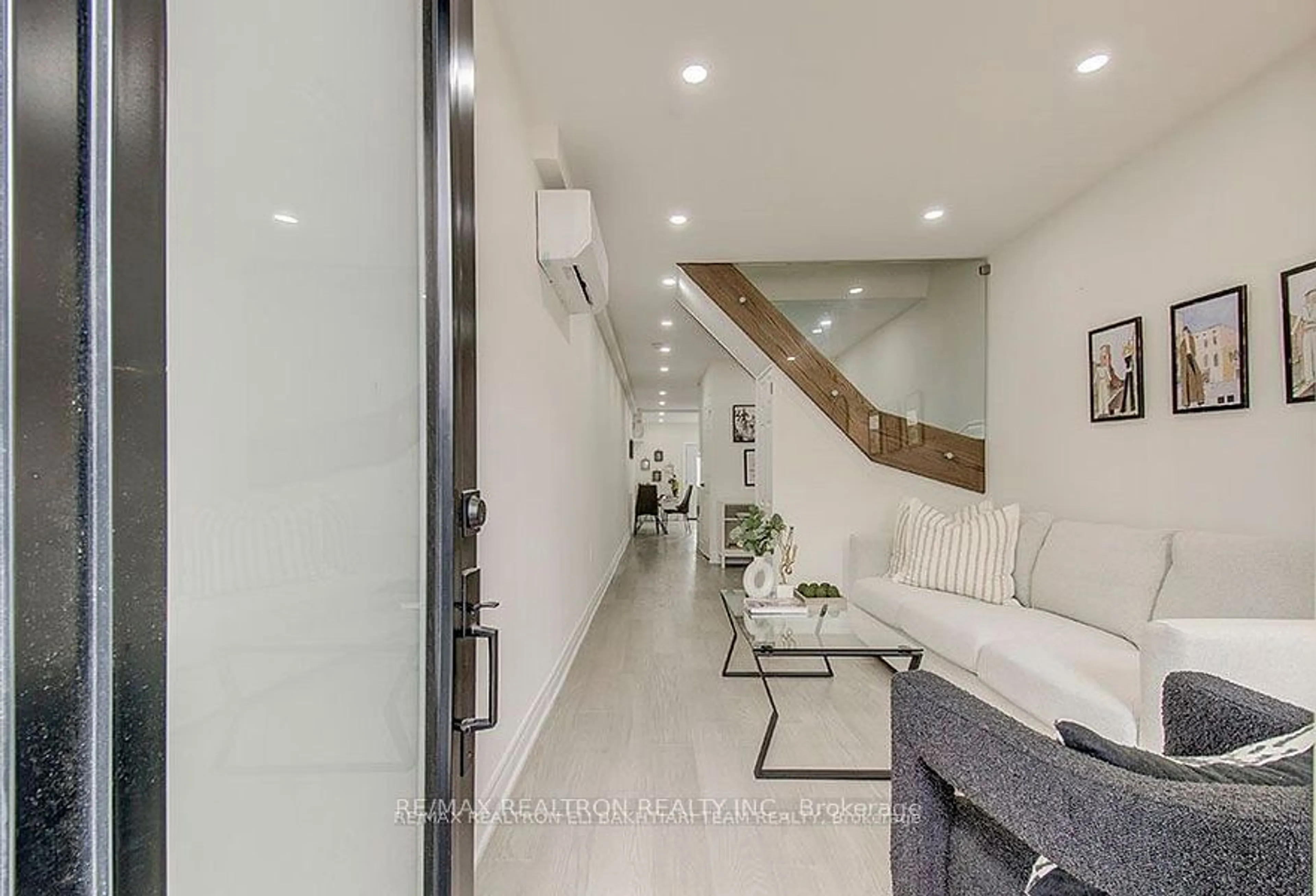 Indoor foyer for 139A Lappin Ave, Toronto Ontario M6H 1Y6