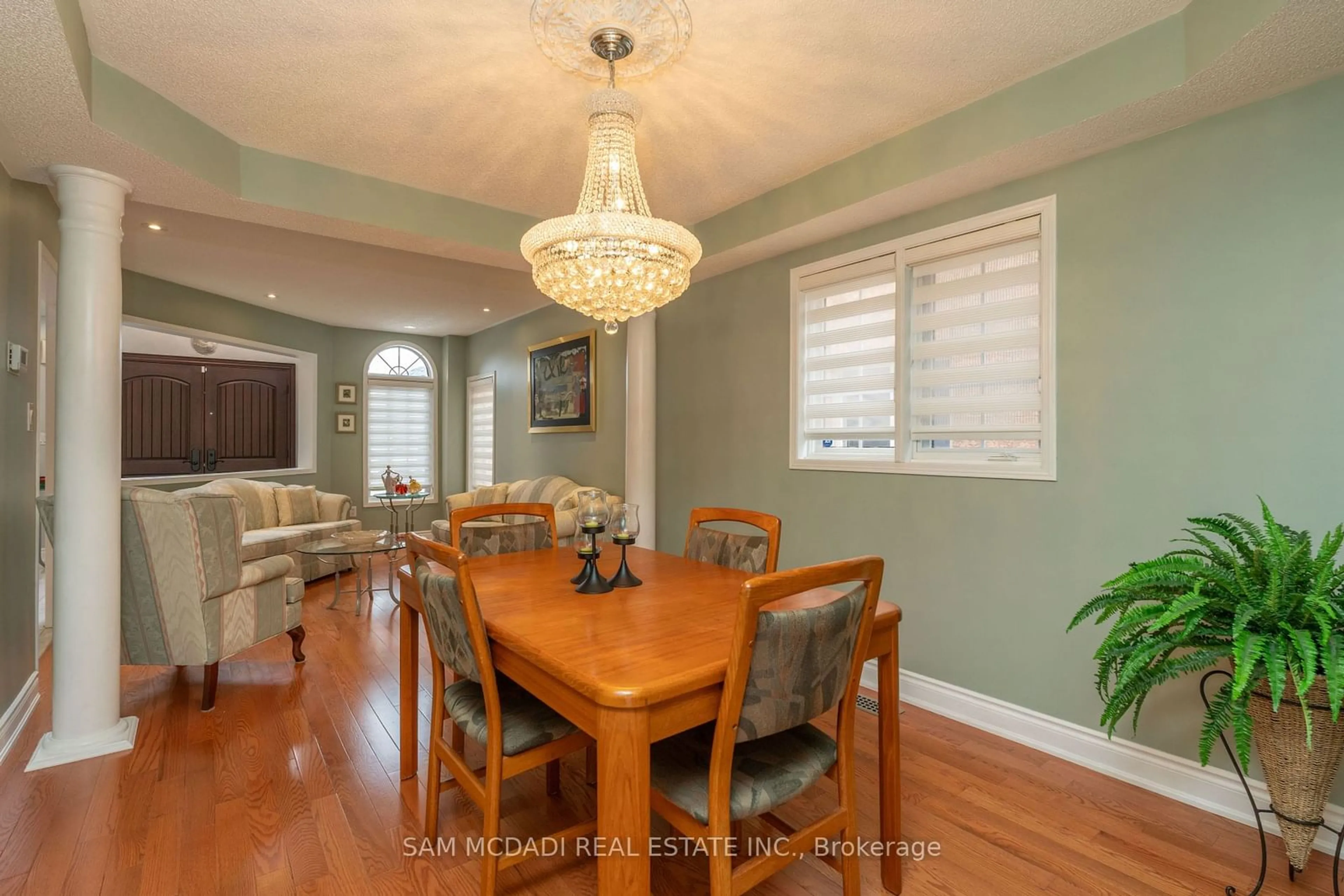 Dining room, wood/laminate floor for 7350 Black Walnut Tr, Mississauga Ontario L5N 7M1