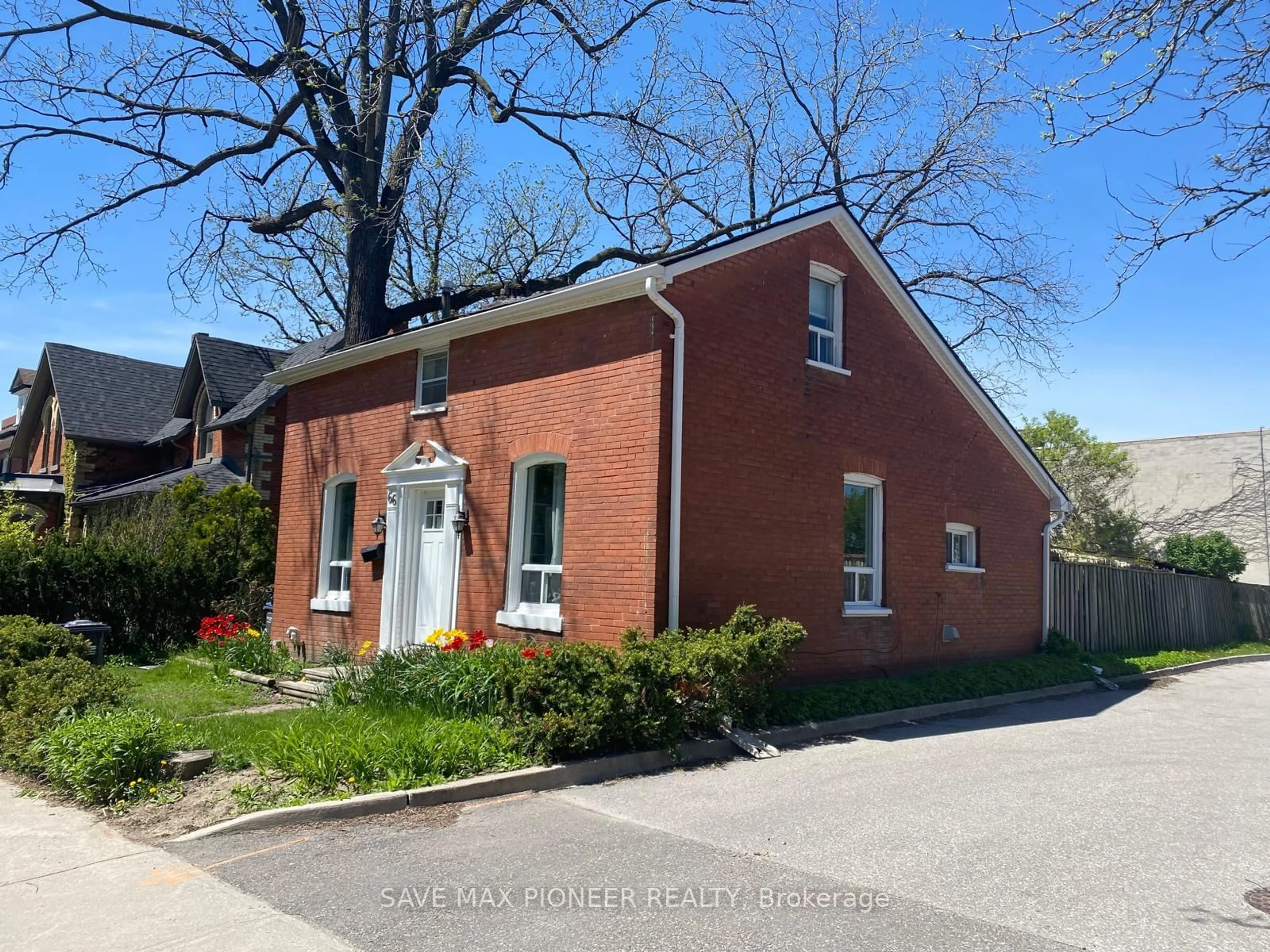 Home with brick exterior material, street for 66 John St, Brampton Ontario L6W 1Z3