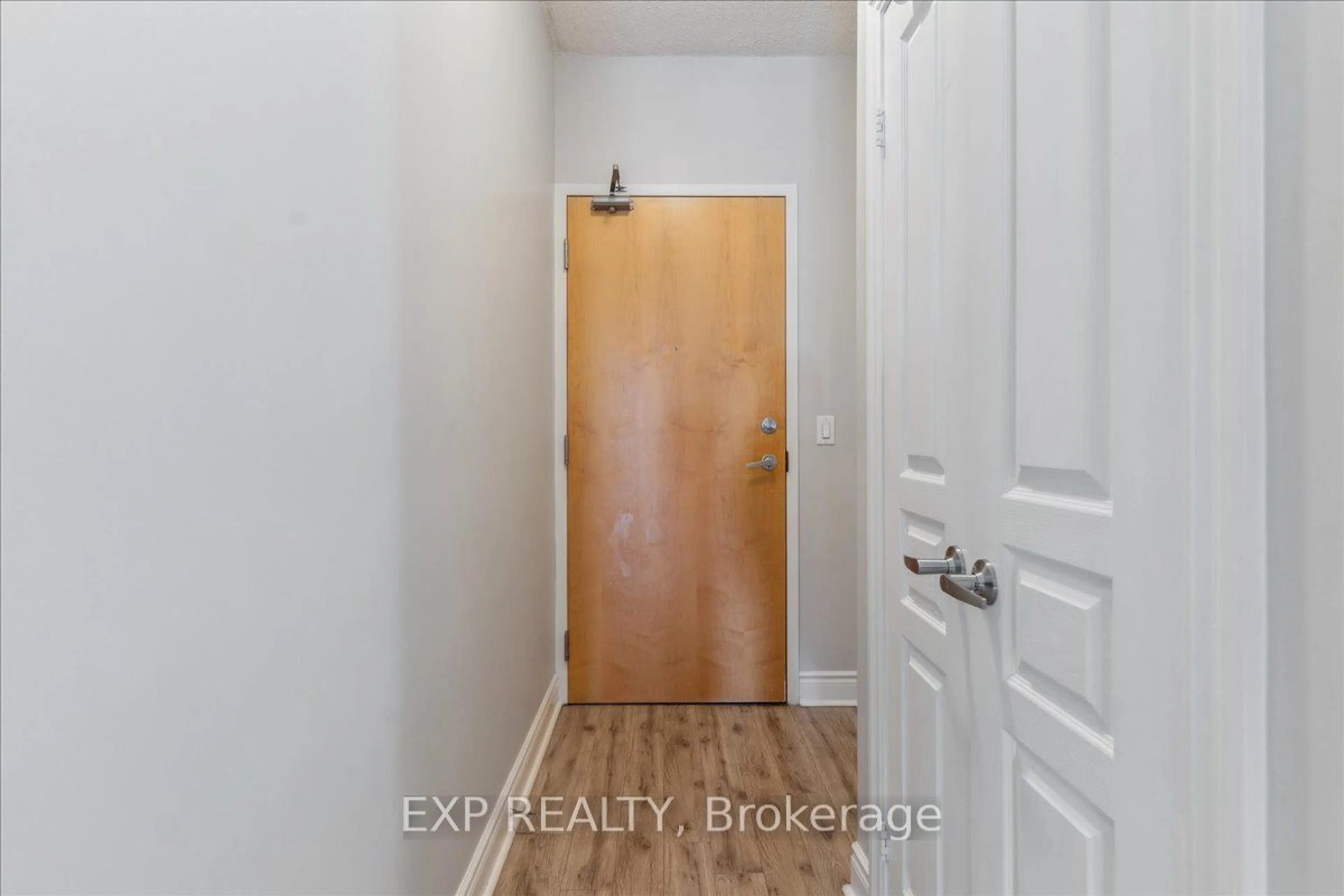 Indoor entryway for 3939 Duke of York Blvd #312, Mississauga Ontario L5B 4N2