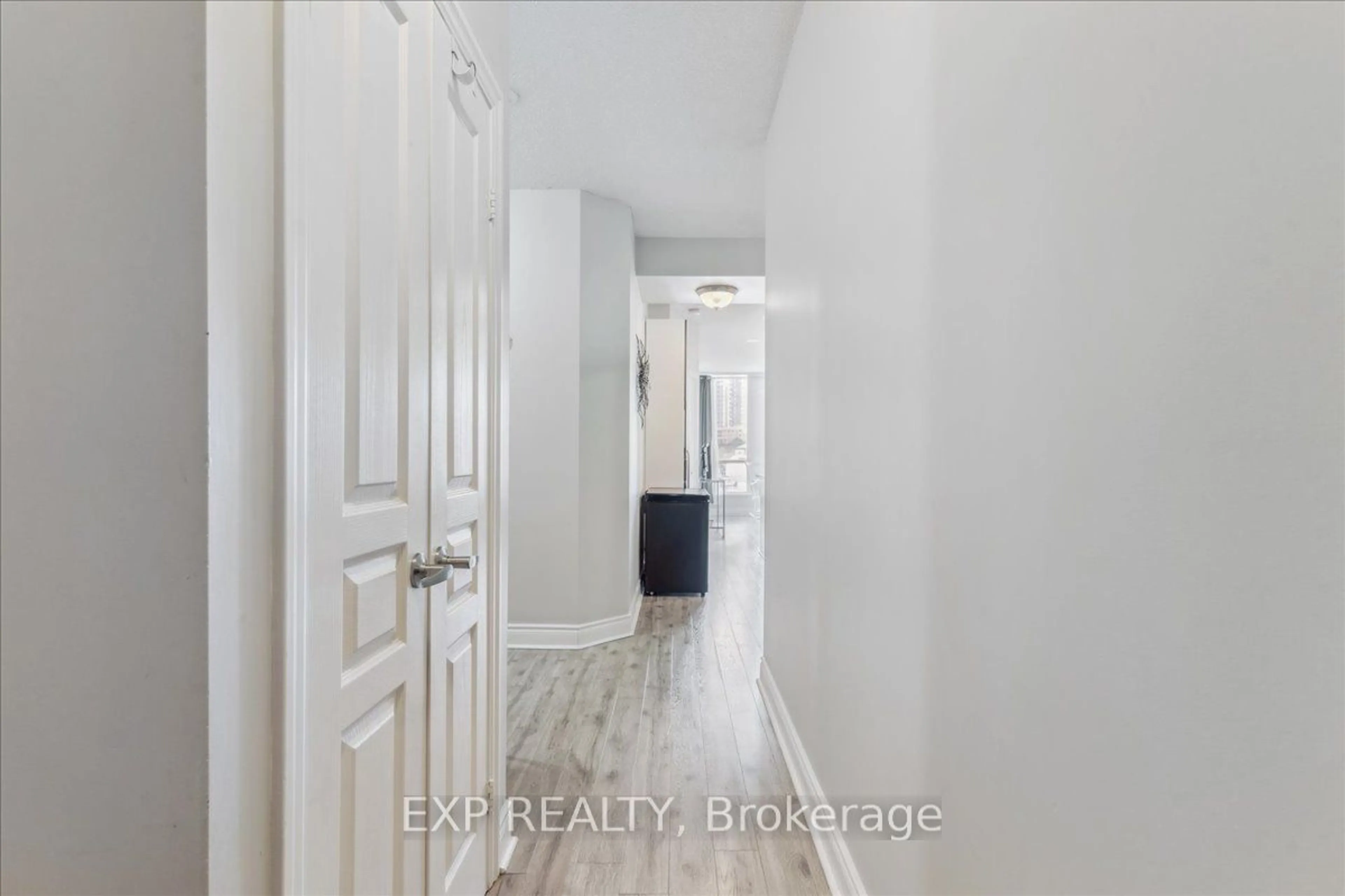 Indoor entryway for 3939 Duke of York Blvd #312, Mississauga Ontario L5B 4N2