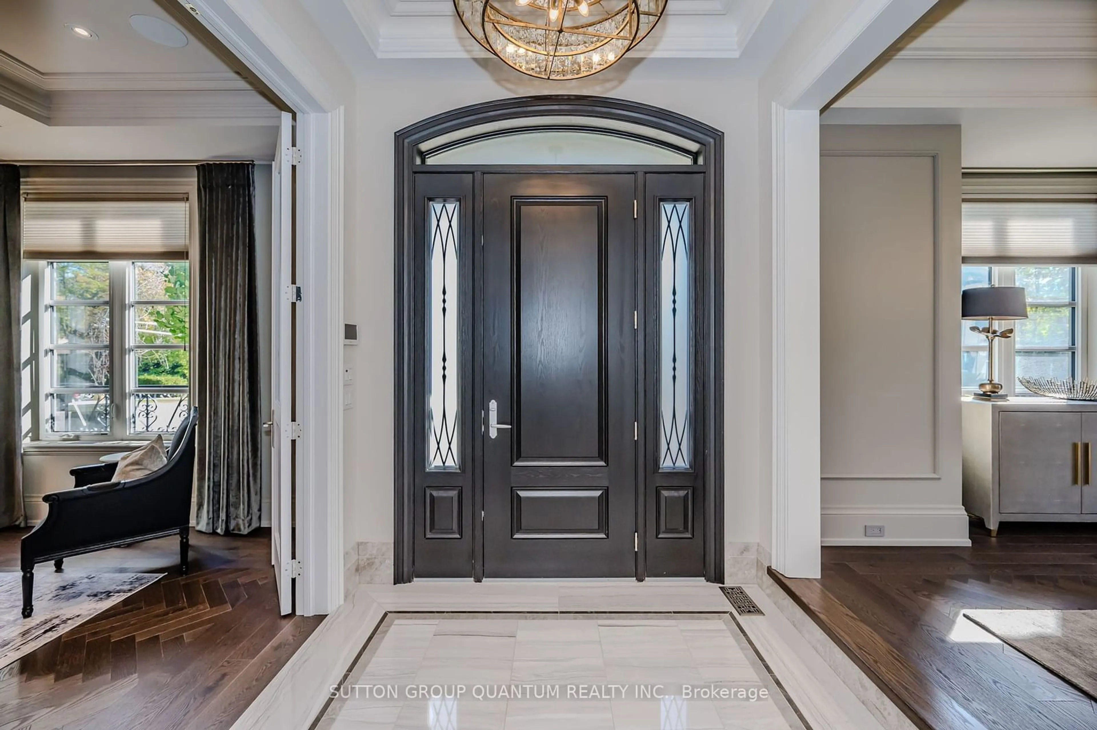 Indoor entryway for 1207 Lakeshore Rd, Oakville Ontario L6L 1E7