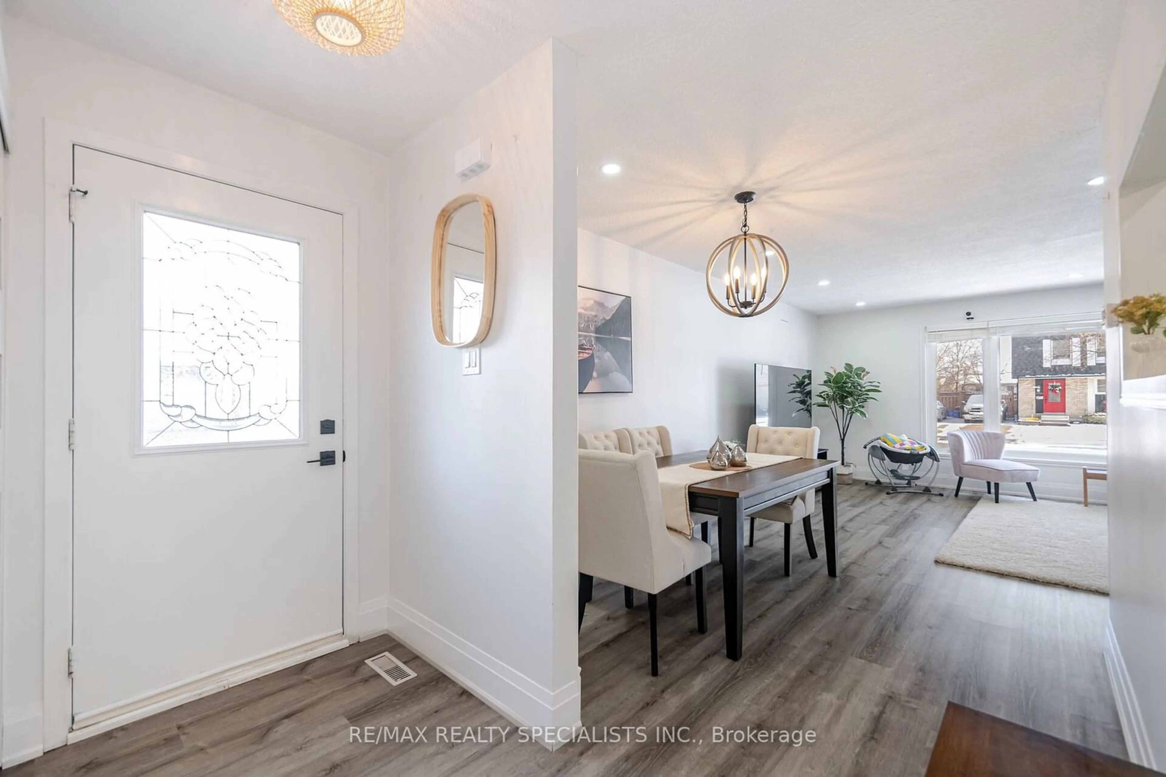 Indoor entryway for 2289 Melissa Cres, Burlington Ontario L7P 3T5