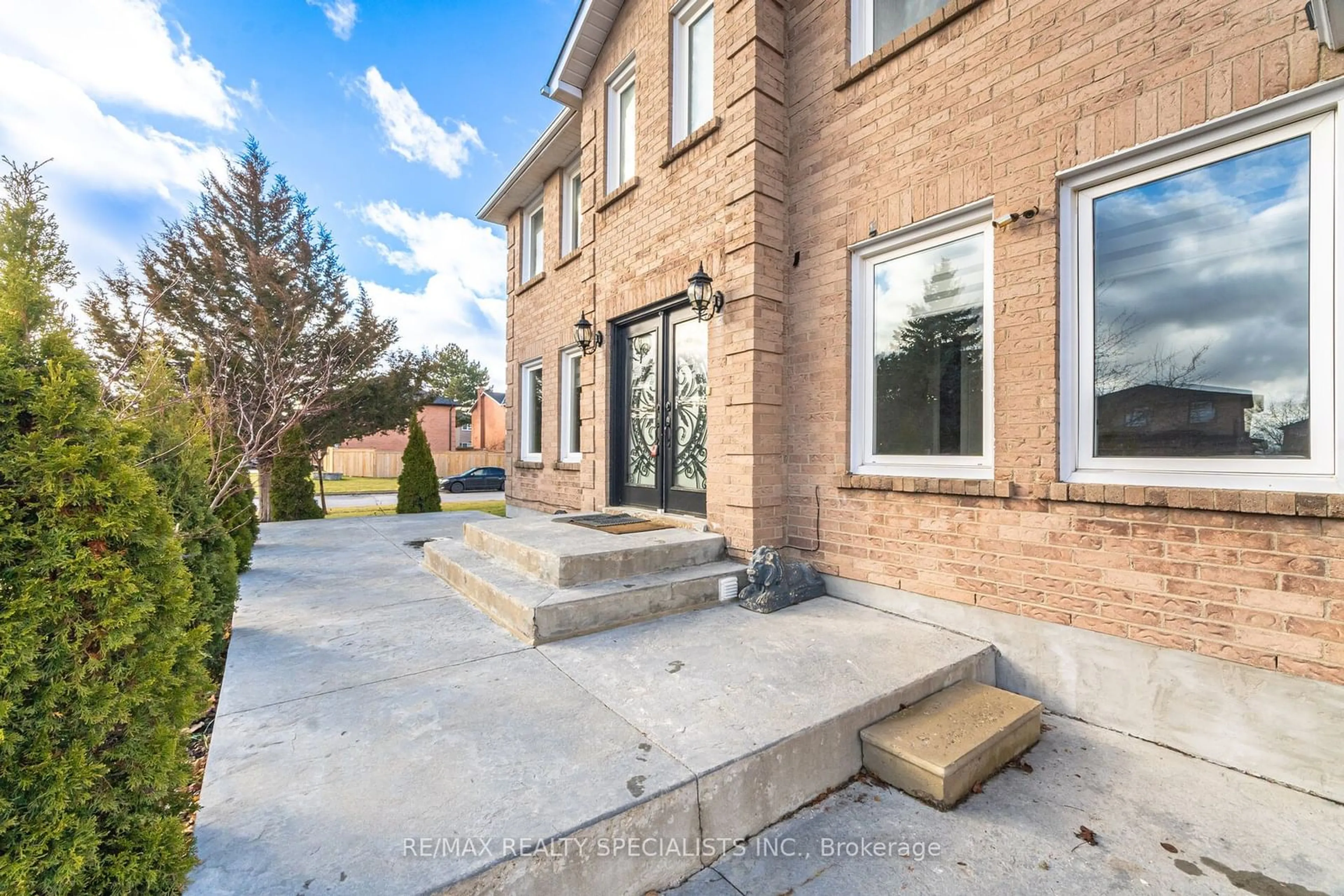 Home with brick exterior material, street for 40 Fountainbridge Dr, Caledon Ontario L7E 1N5