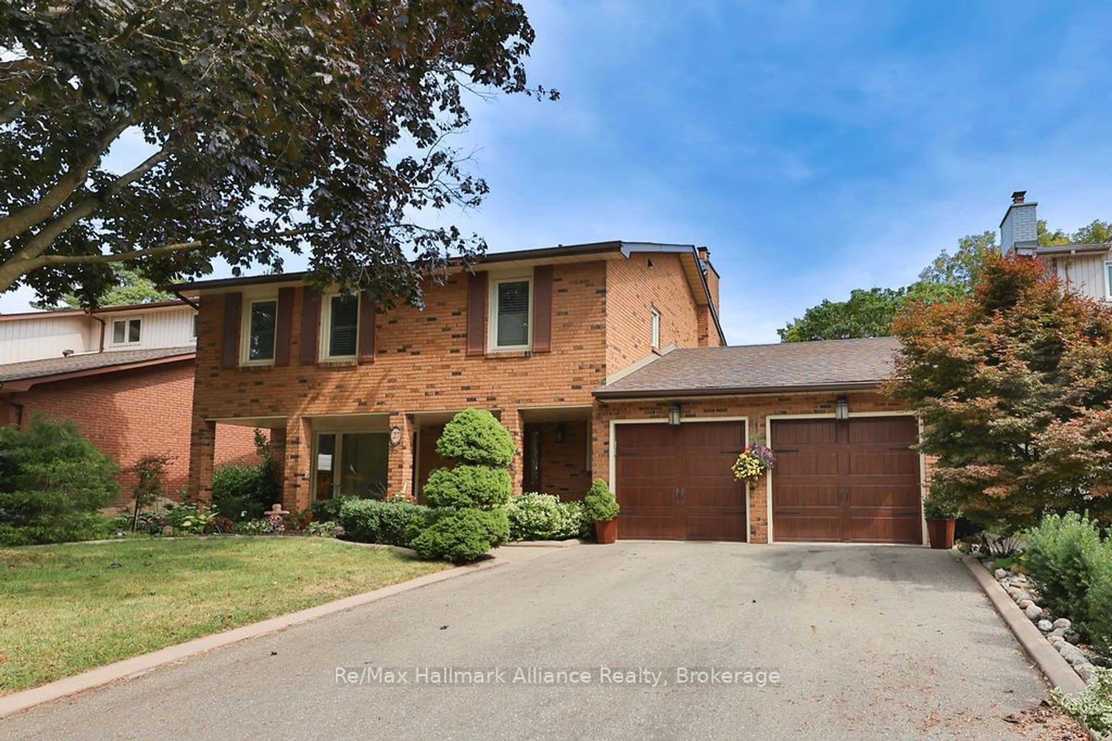 Home with brick exterior material, street for 27 Arkendo Dr, Oakville Ontario L6J 5T8