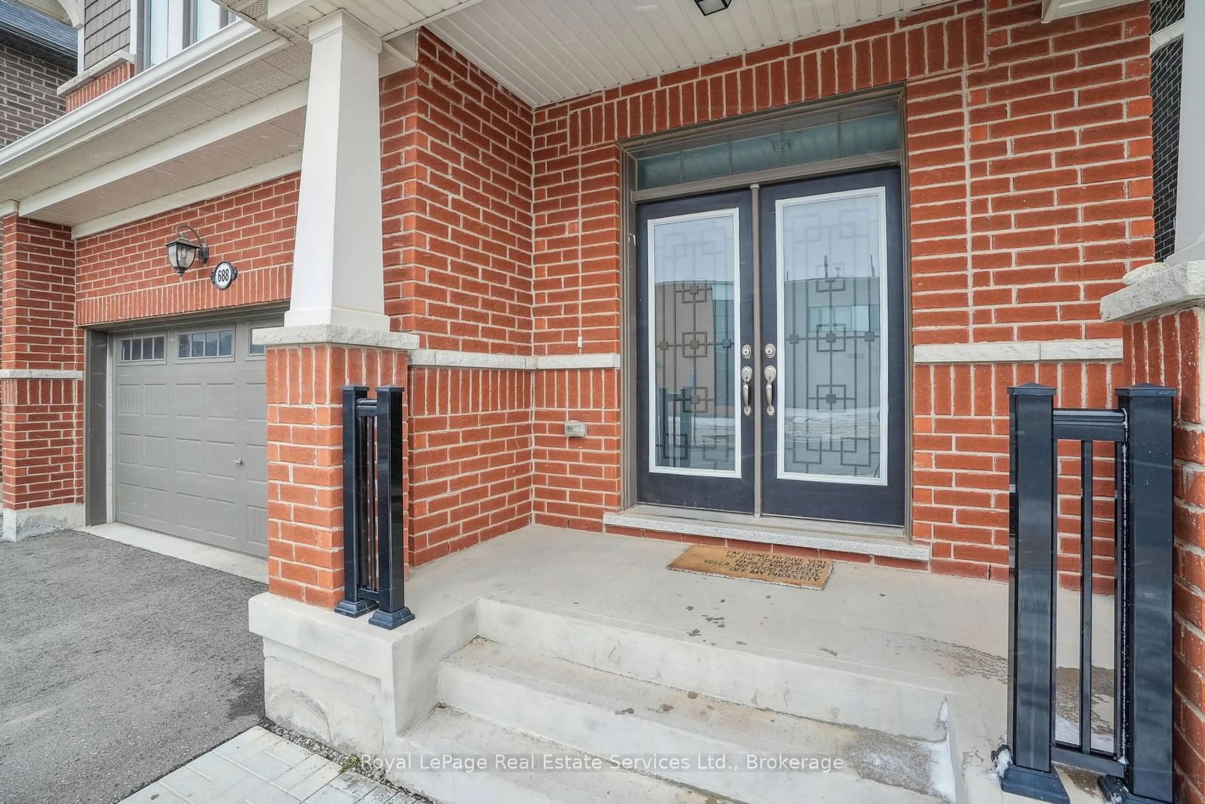 Home with brick exterior material, street for 688 Kennedy Circ, Milton Ontario L9E 1R5