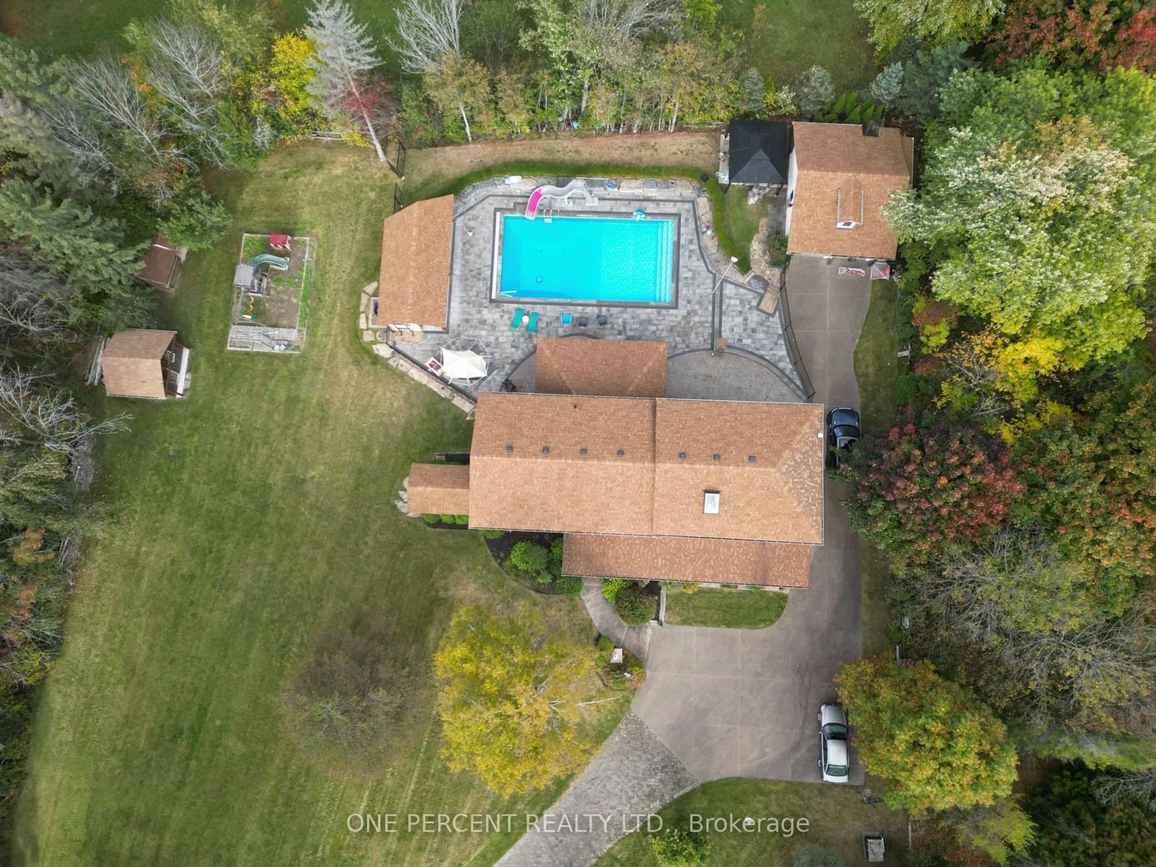 A pic from outside/outdoor area/front of a property/back of a property/a pic from drone, water/lake/river/ocean view for 110 Palmer Circ, Caledon Ontario L7E 0A5