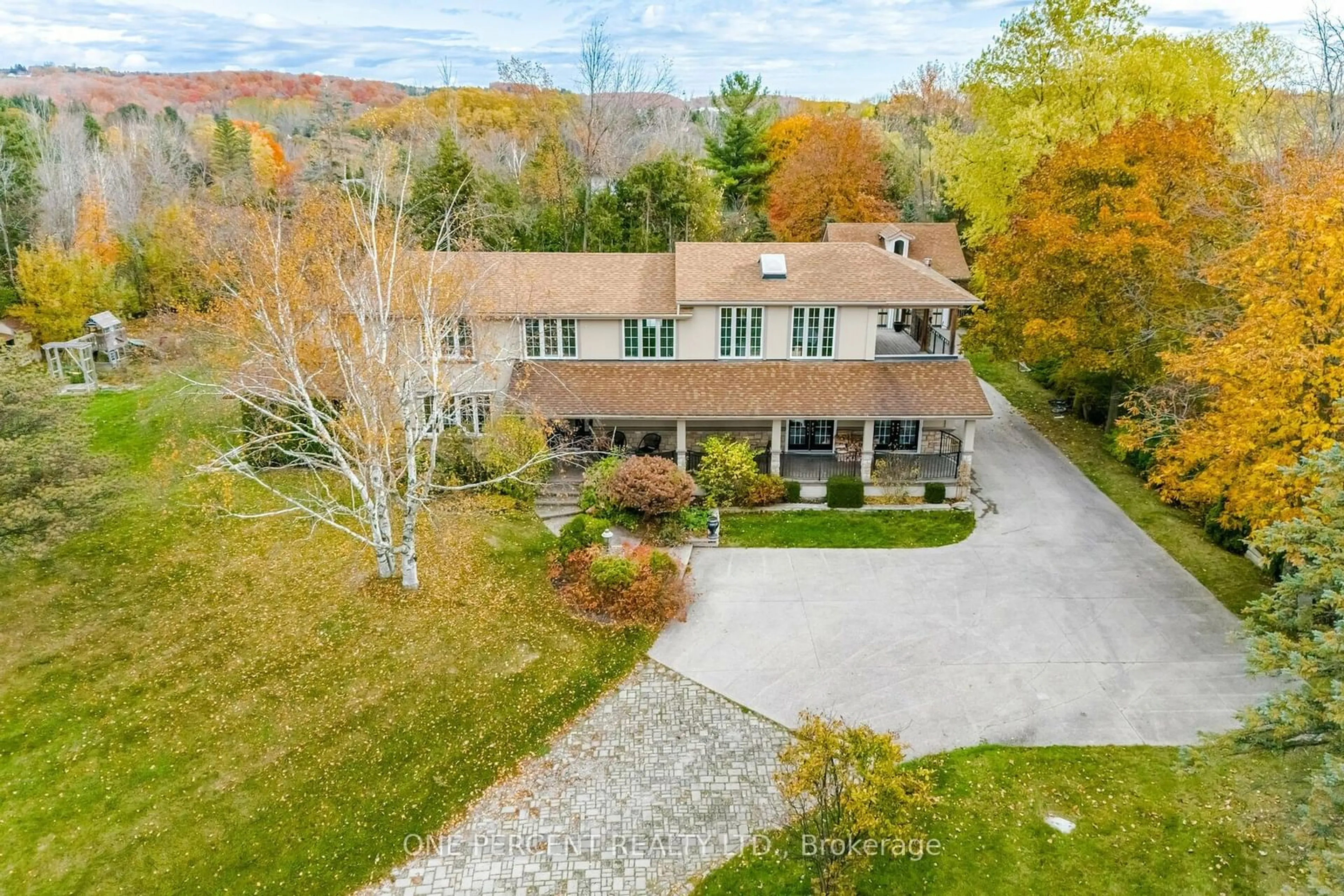 A pic from outside/outdoor area/front of a property/back of a property/a pic from drone, unknown for 110 Palmer Circ, Caledon Ontario L7E 0A5