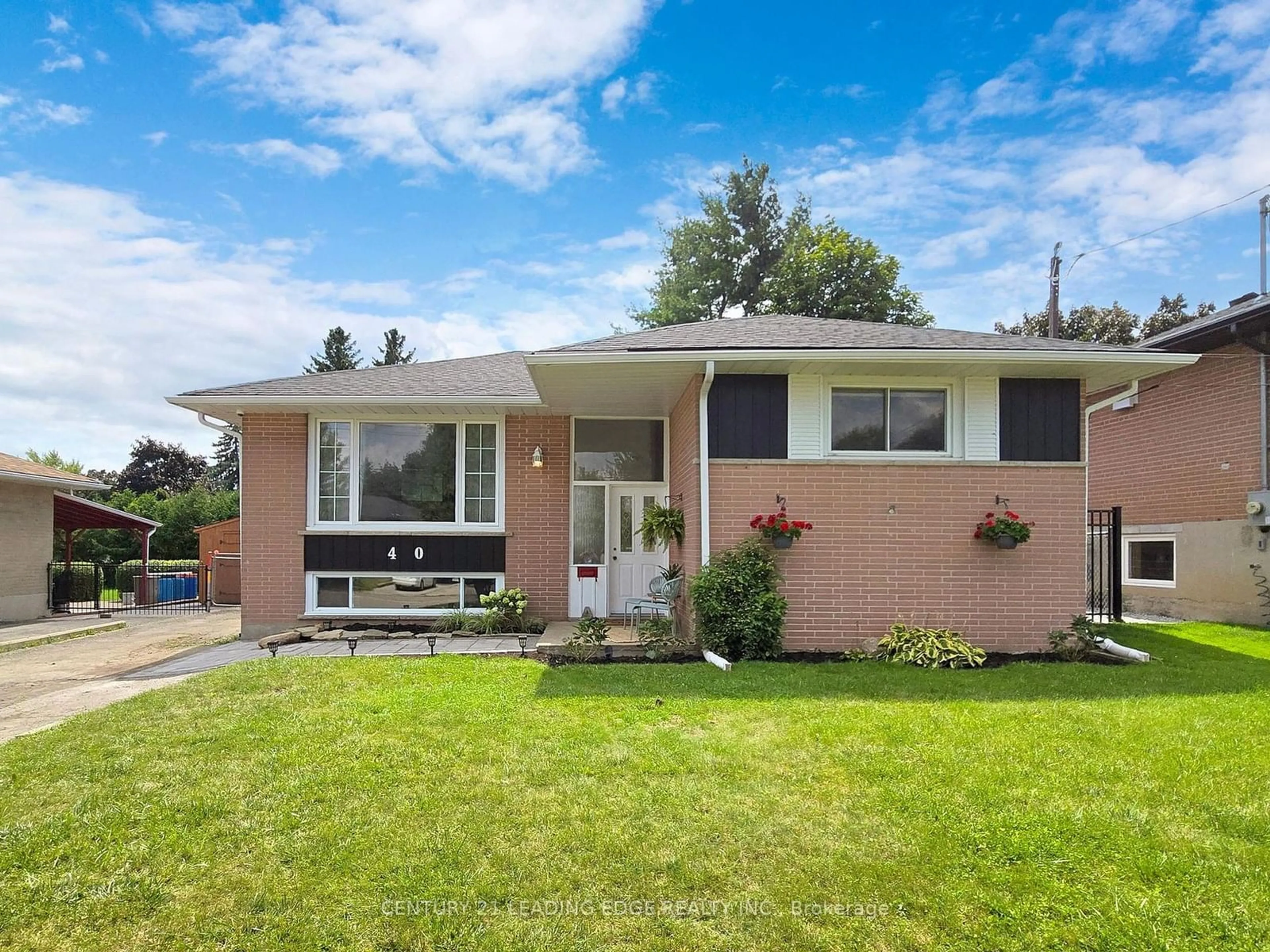 Home with vinyl exterior material, street for 40 Stevens Cres, Halton Hills Ontario L7G 1B6