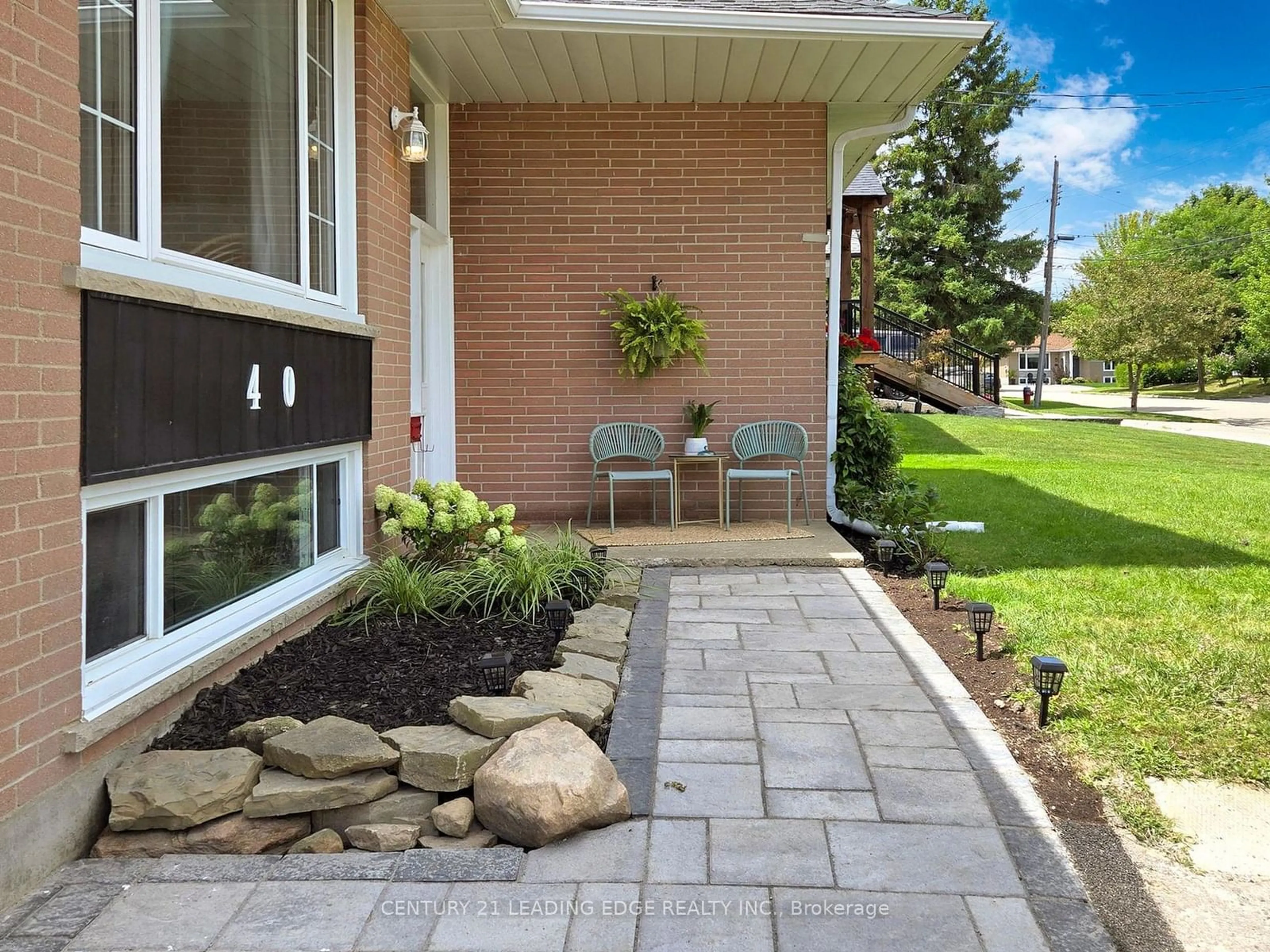 Patio, street for 40 Stevens Cres, Halton Hills Ontario L7G 1B6