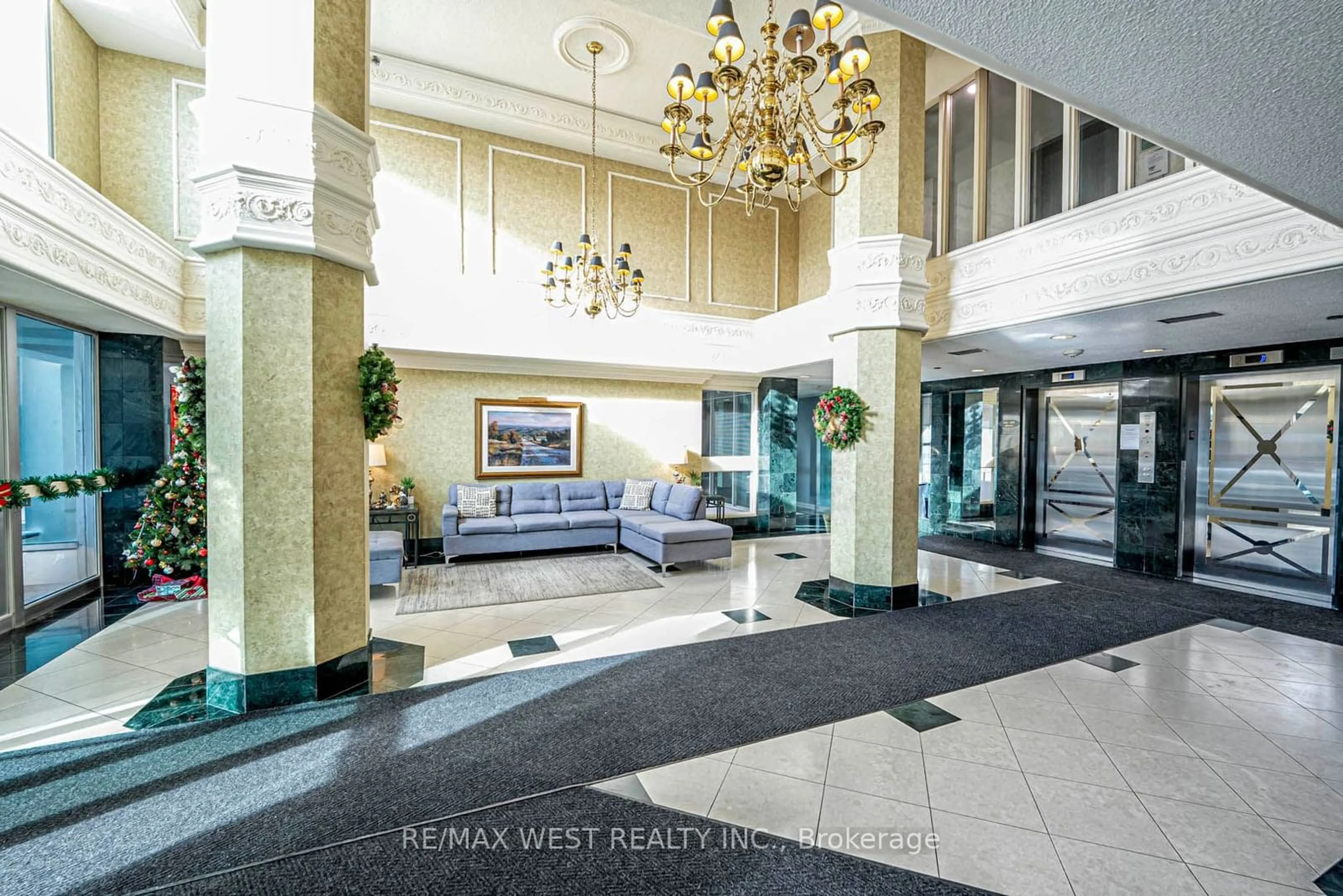 Lobby for 320 Mill St #606, Brampton Ontario L6Y 3V2