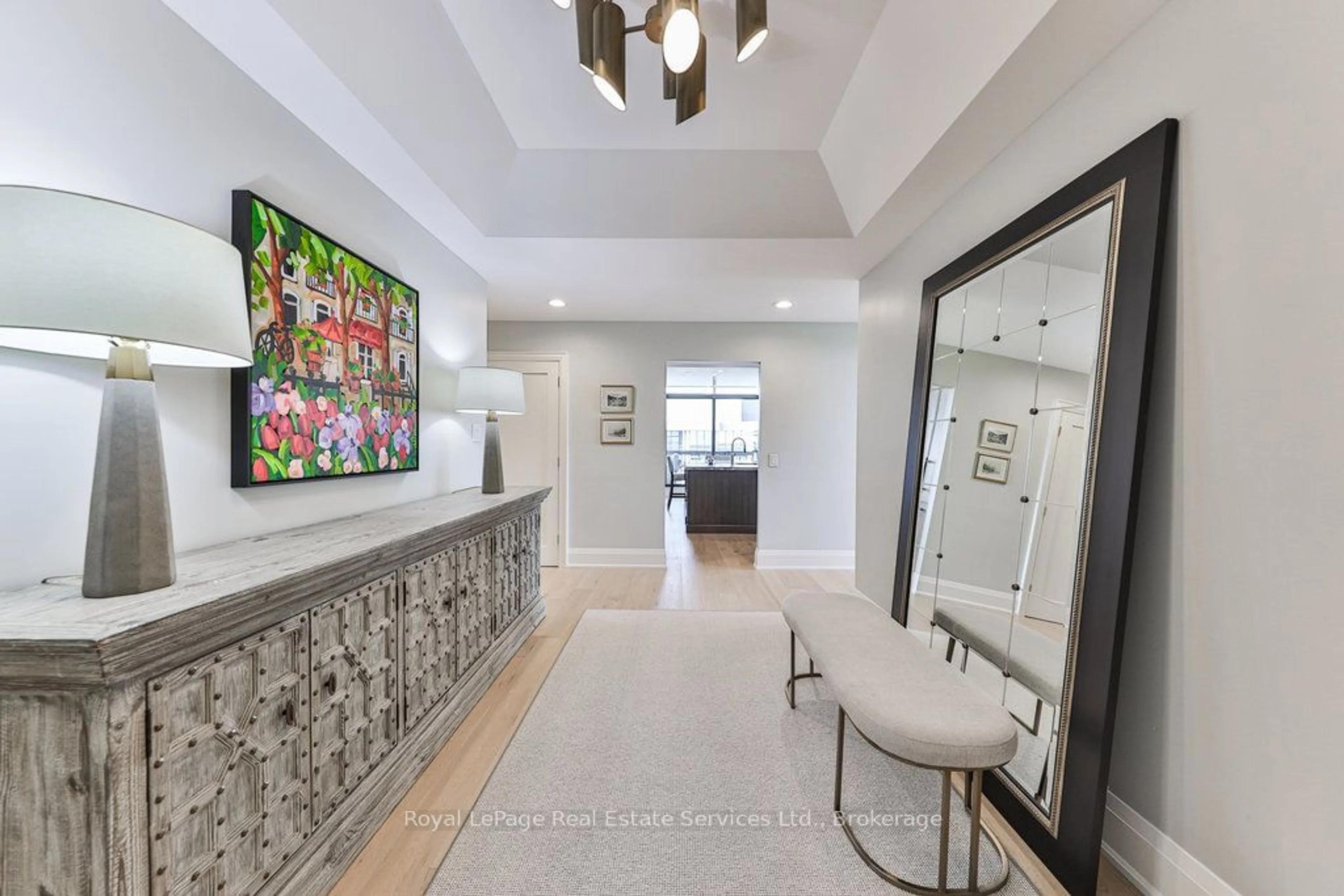 Indoor entryway for 2170 Marine Dr #PH2, Oakville Ontario L6L 5V1