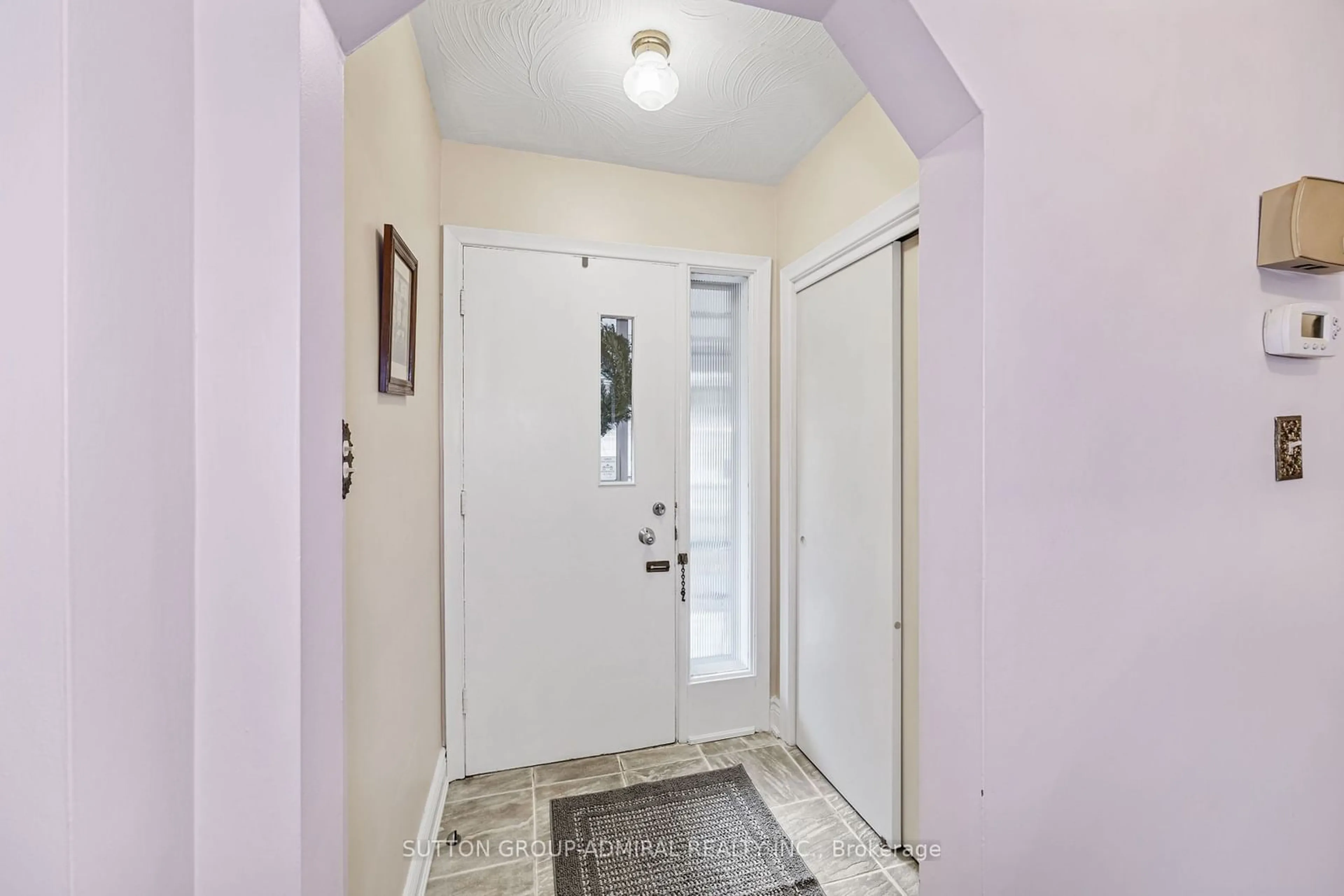 Indoor entryway for 11 Velma Dr, Toronto Ontario M8Z 2N2