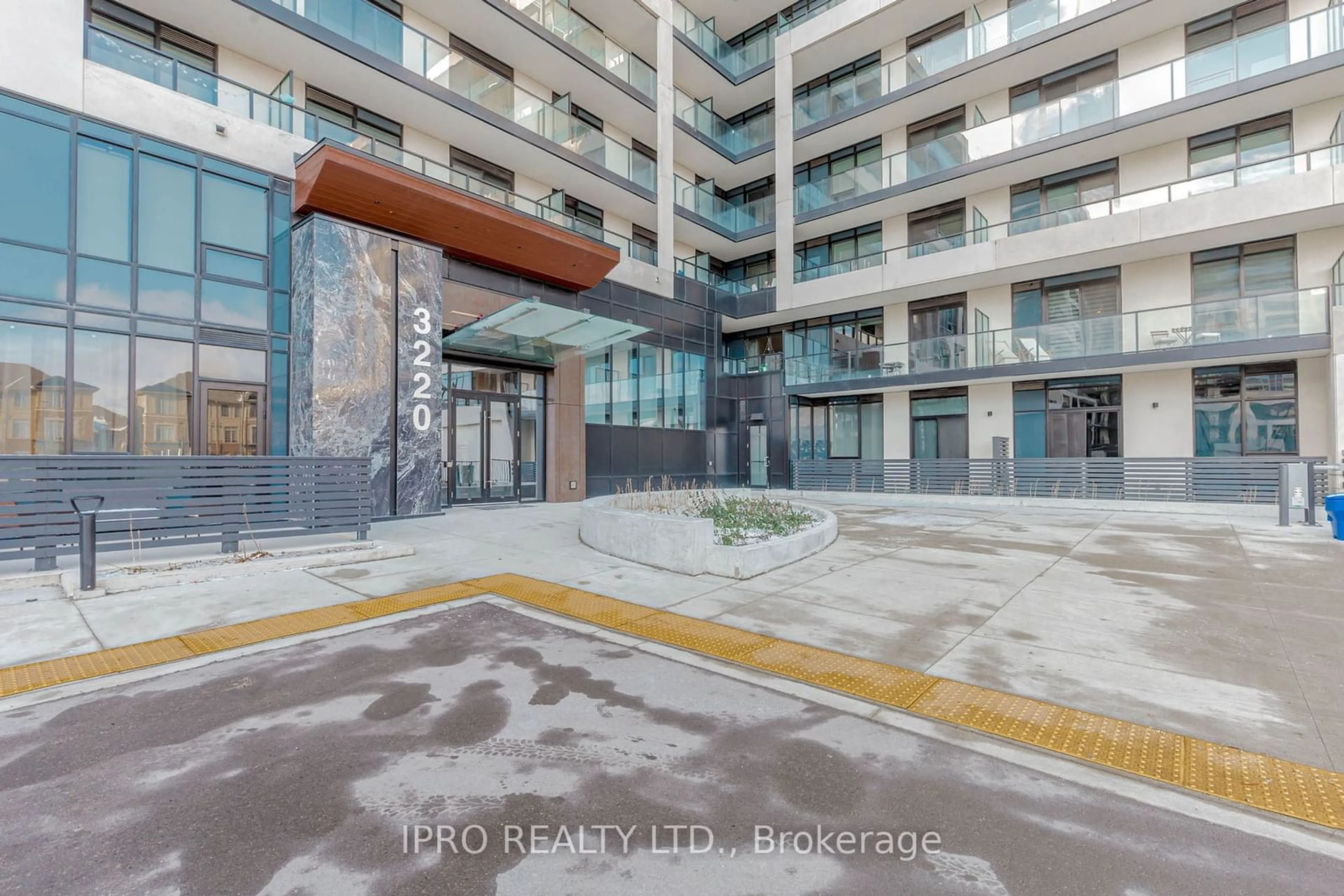 Indoor foyer for 3220 William Coltson Ave #419, Oakville Ontario L6H 7W6