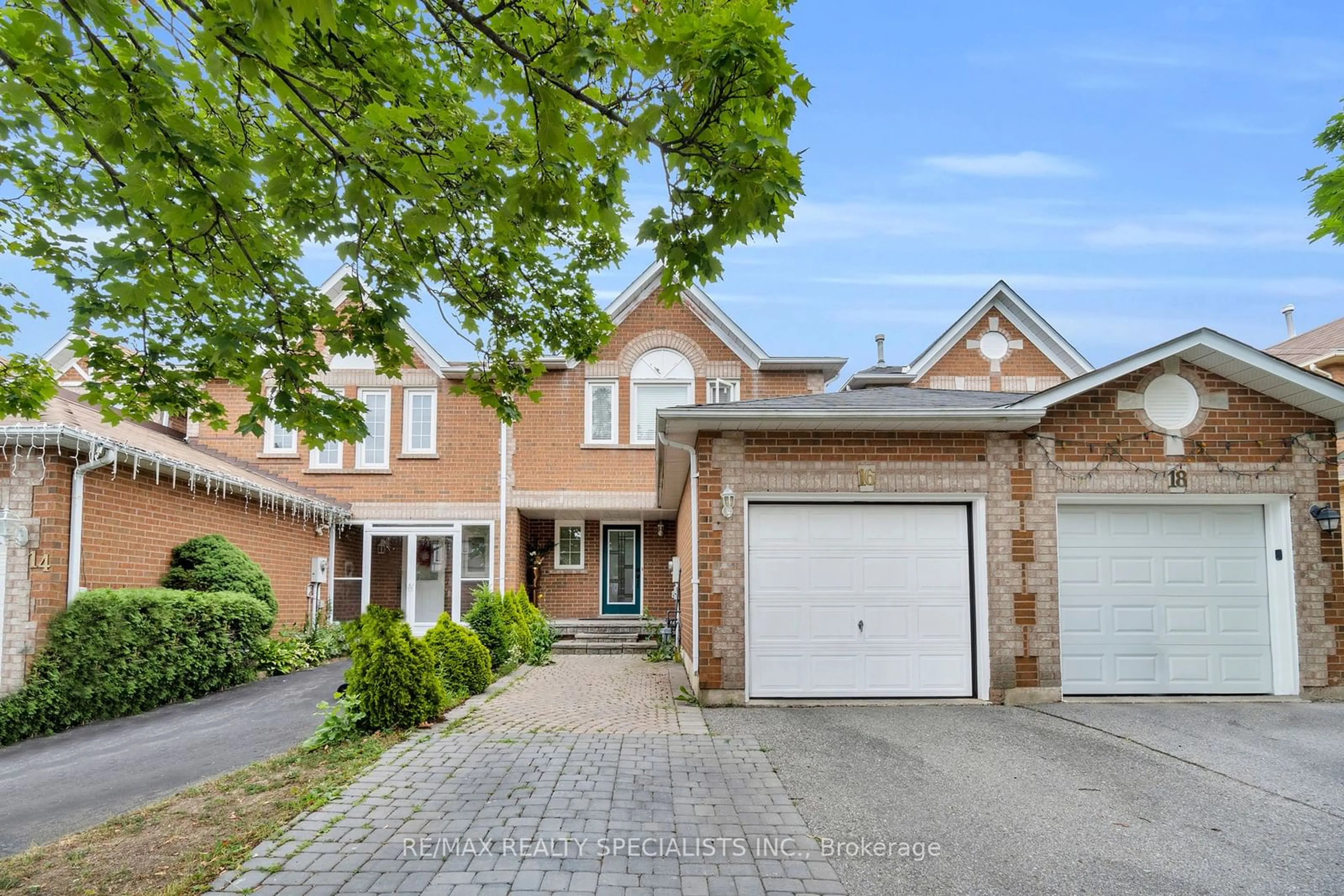 Home with brick exterior material, street for 16 Mullis Cres, Brampton Ontario L6Y 4T3