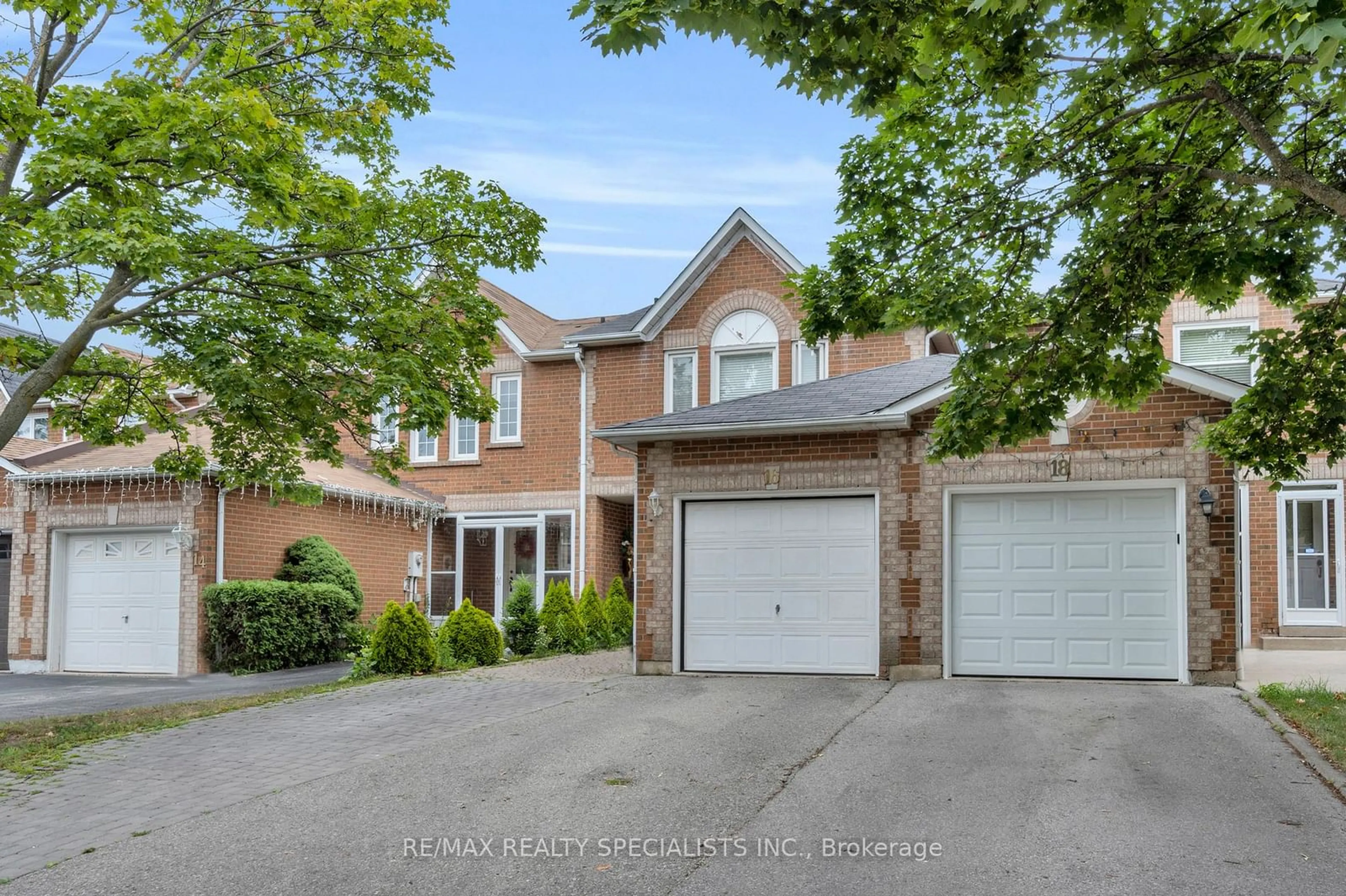 Home with brick exterior material, street for 16 Mullis Cres, Brampton Ontario L6Y 4T3