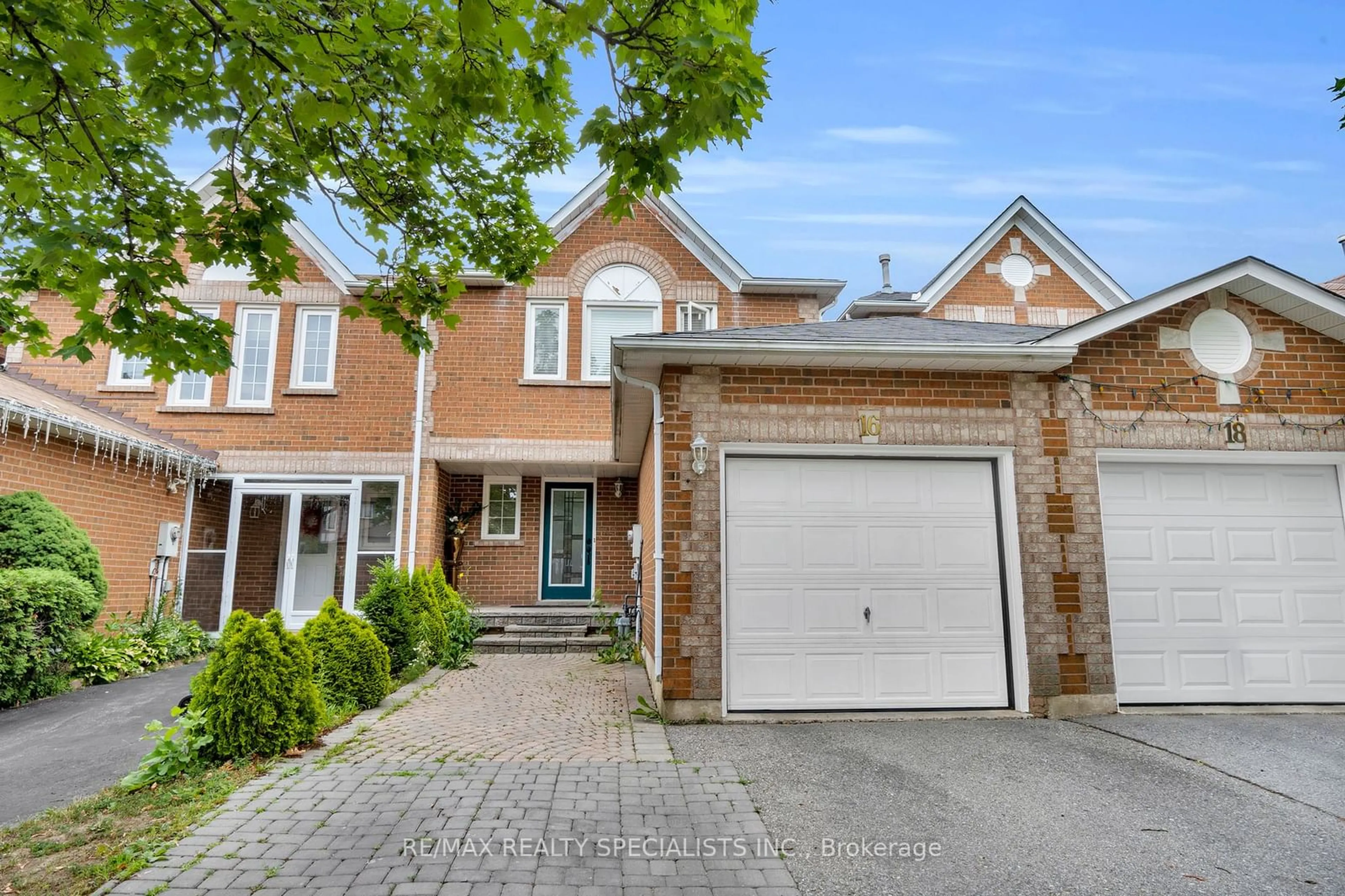 Home with brick exterior material, street for 16 Mullis Cres, Brampton Ontario L6Y 4T3