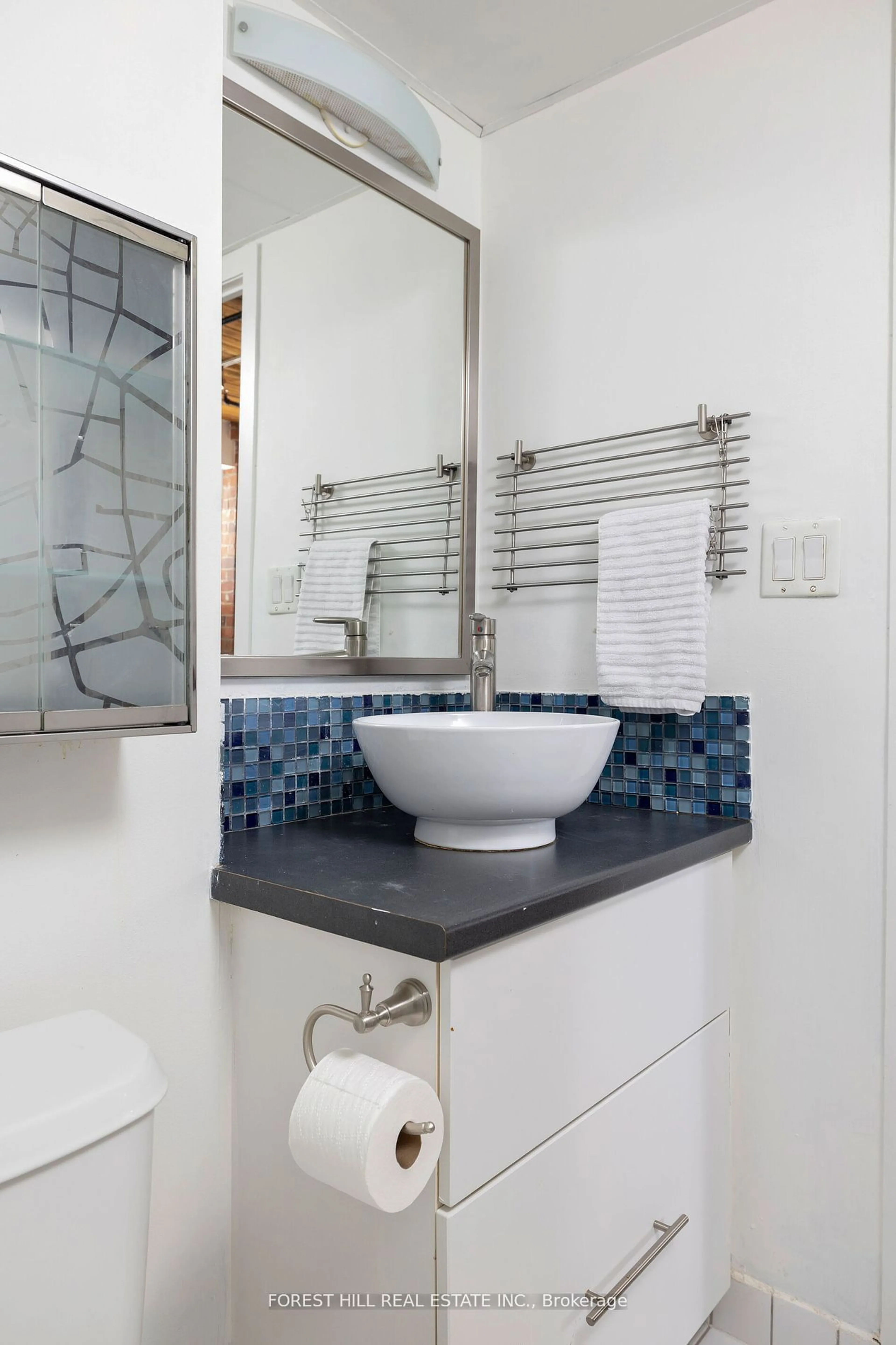 Contemporary bathroom, ceramic/tile floor for 2154 Dundas St #105, Toronto Ontario M6R 1X3