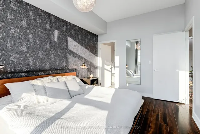 Additional property image - 5101 Dundas St Unit 312
