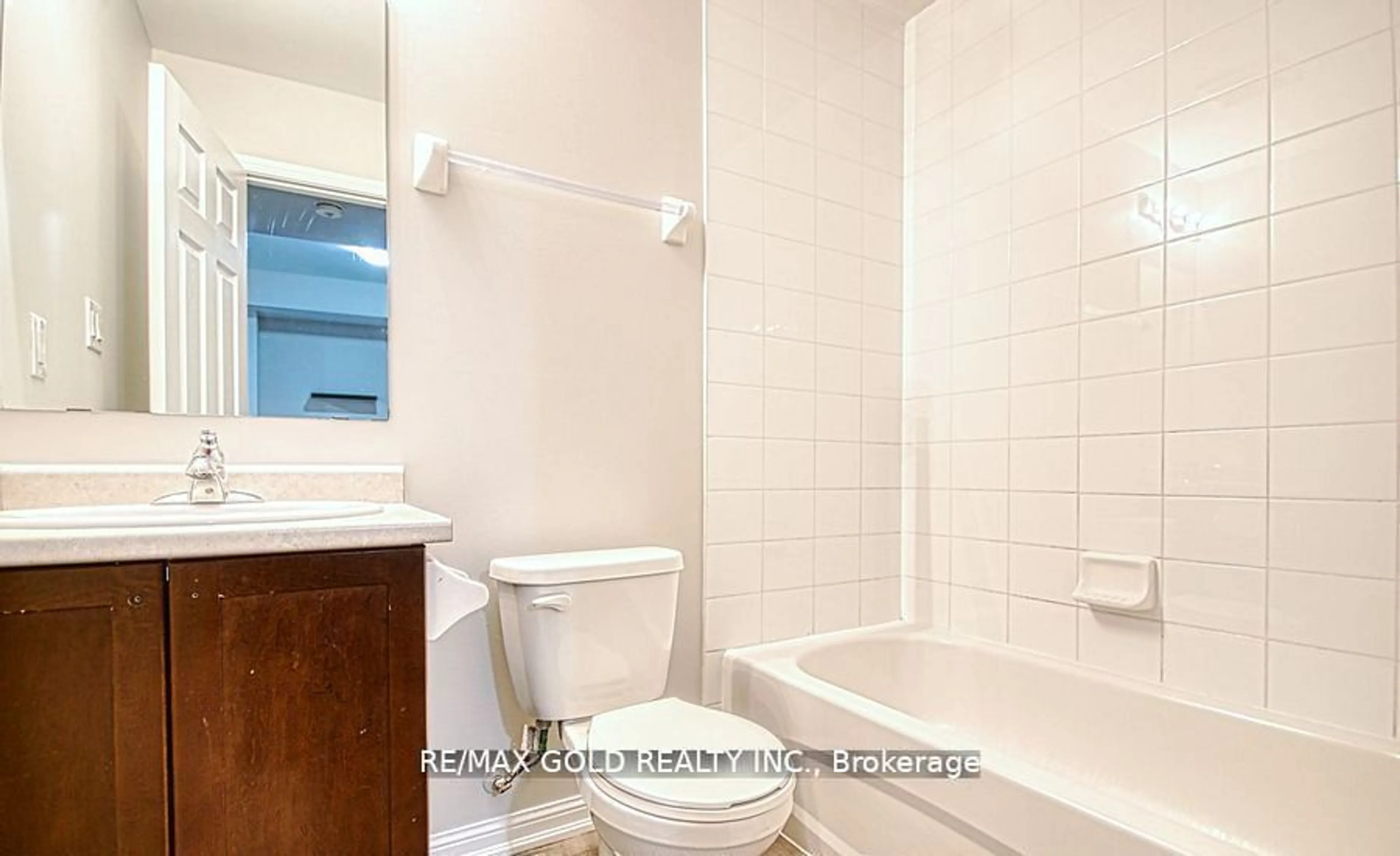 Standard bathroom, ceramic/tile floor for 250 Sunny Meadow Blvd #118, Brampton Ontario L6R 3Y7