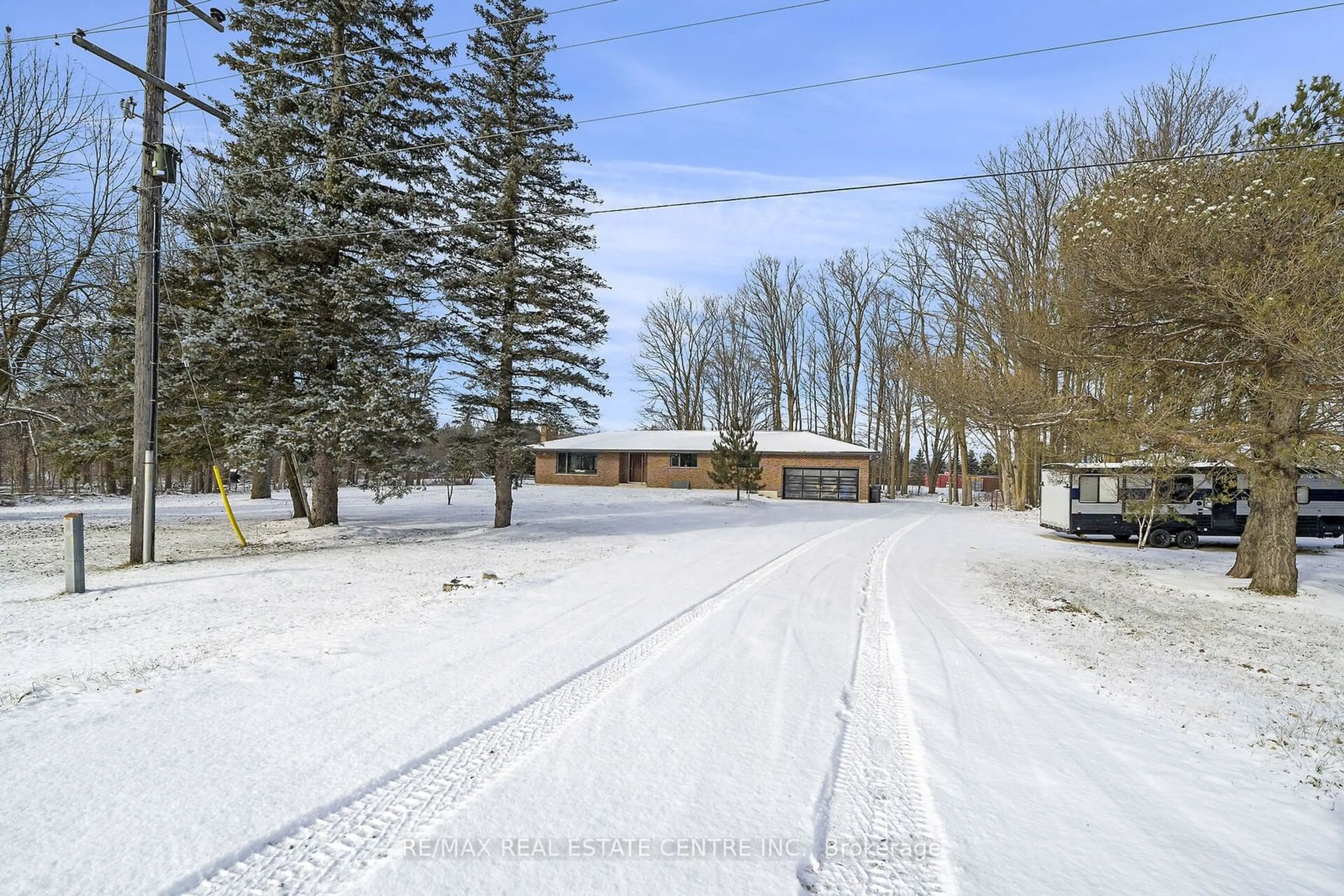 A pic from outside/outdoor area/front of a property/back of a property/a pic from drone, street for 774 Charleston Sdrd, Caledon Ontario L7K 0R2