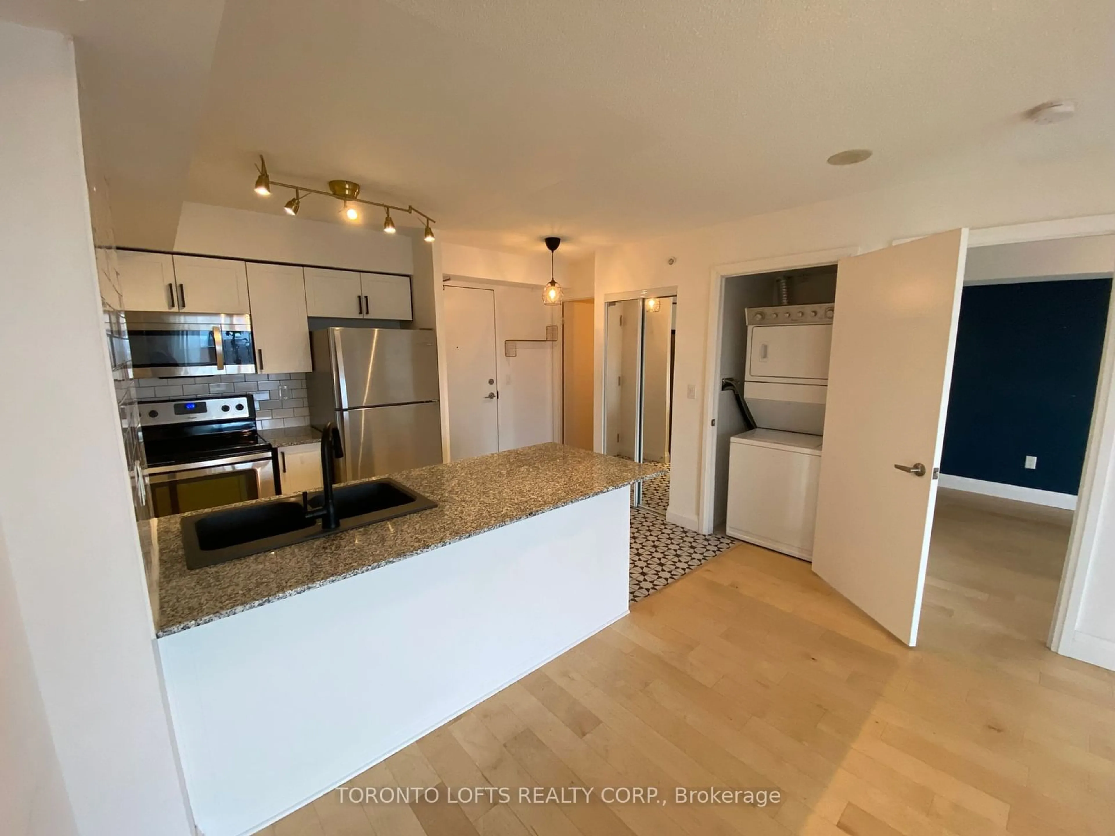 Open concept kitchen, unknown for 1410 Dupont St #2502, Toronto Ontario M6H 0B6