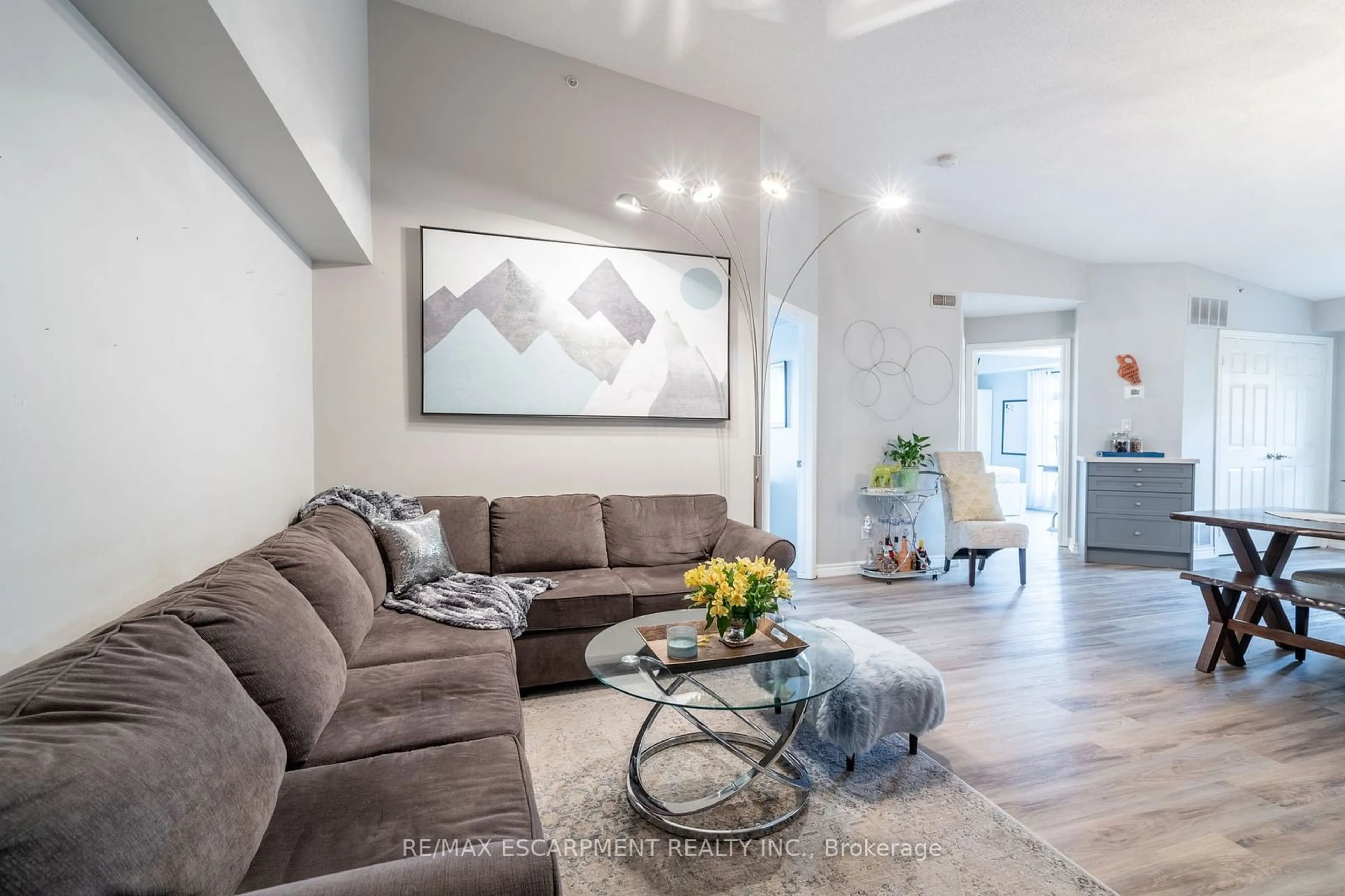 Living room with furniture, unknown for 2085 Appleby Line #410, Burlington Ontario L7L 7H4