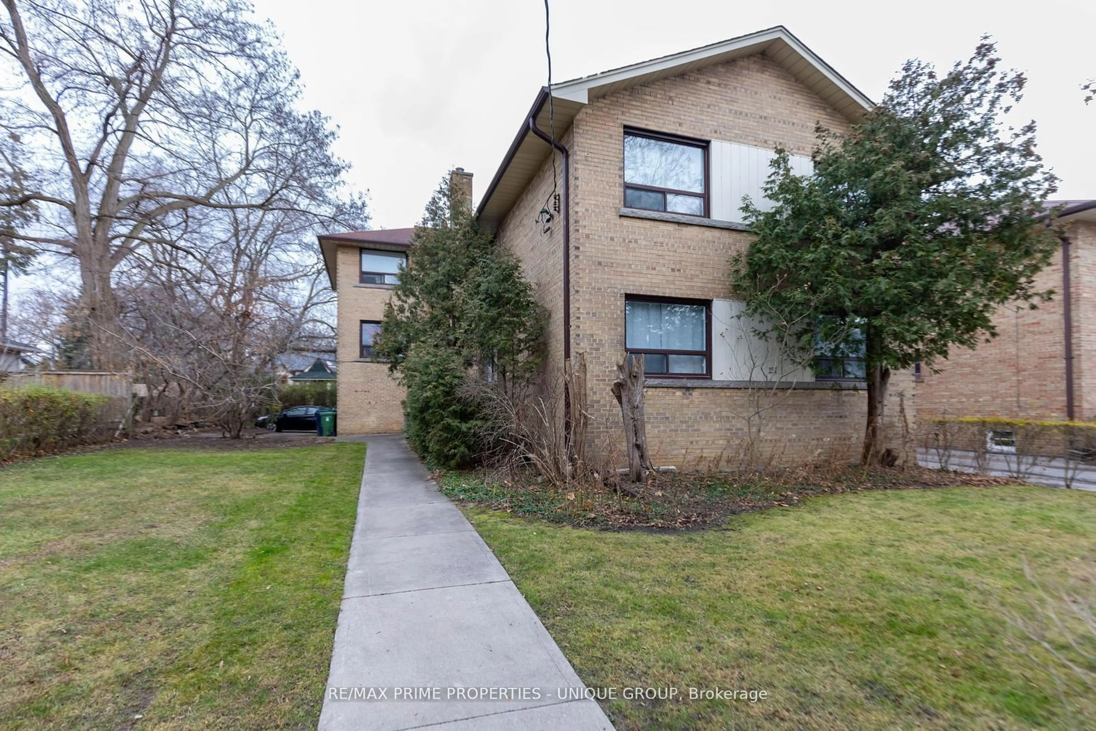 A pic from outside/outdoor area/front of a property/back of a property/a pic from drone, street for 157 Berry Rd, Toronto Ontario M8Y 1W4