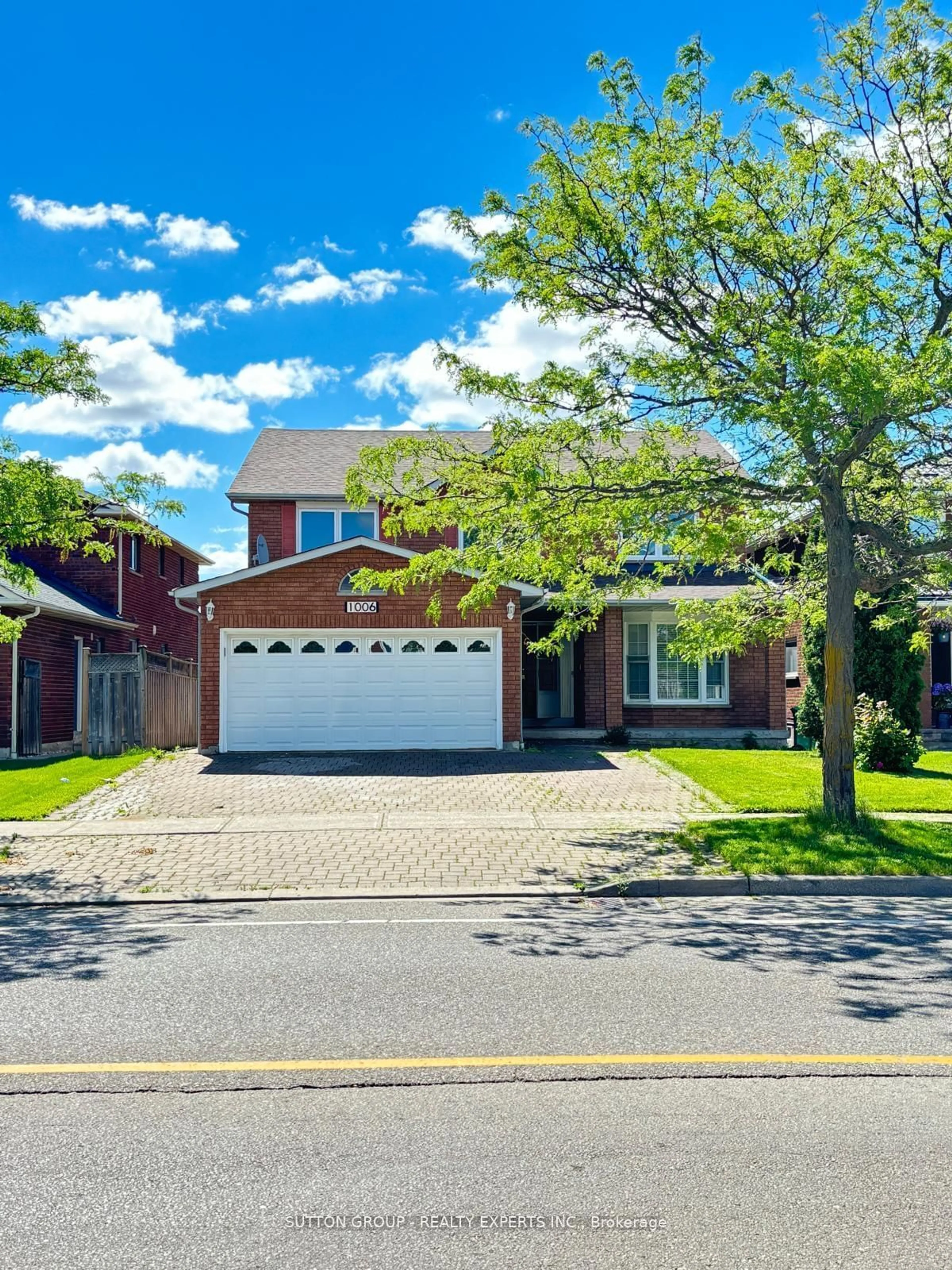 Home with brick exterior material, street for 1006 White Clover Way, Mississauga Ontario L5V 1C8