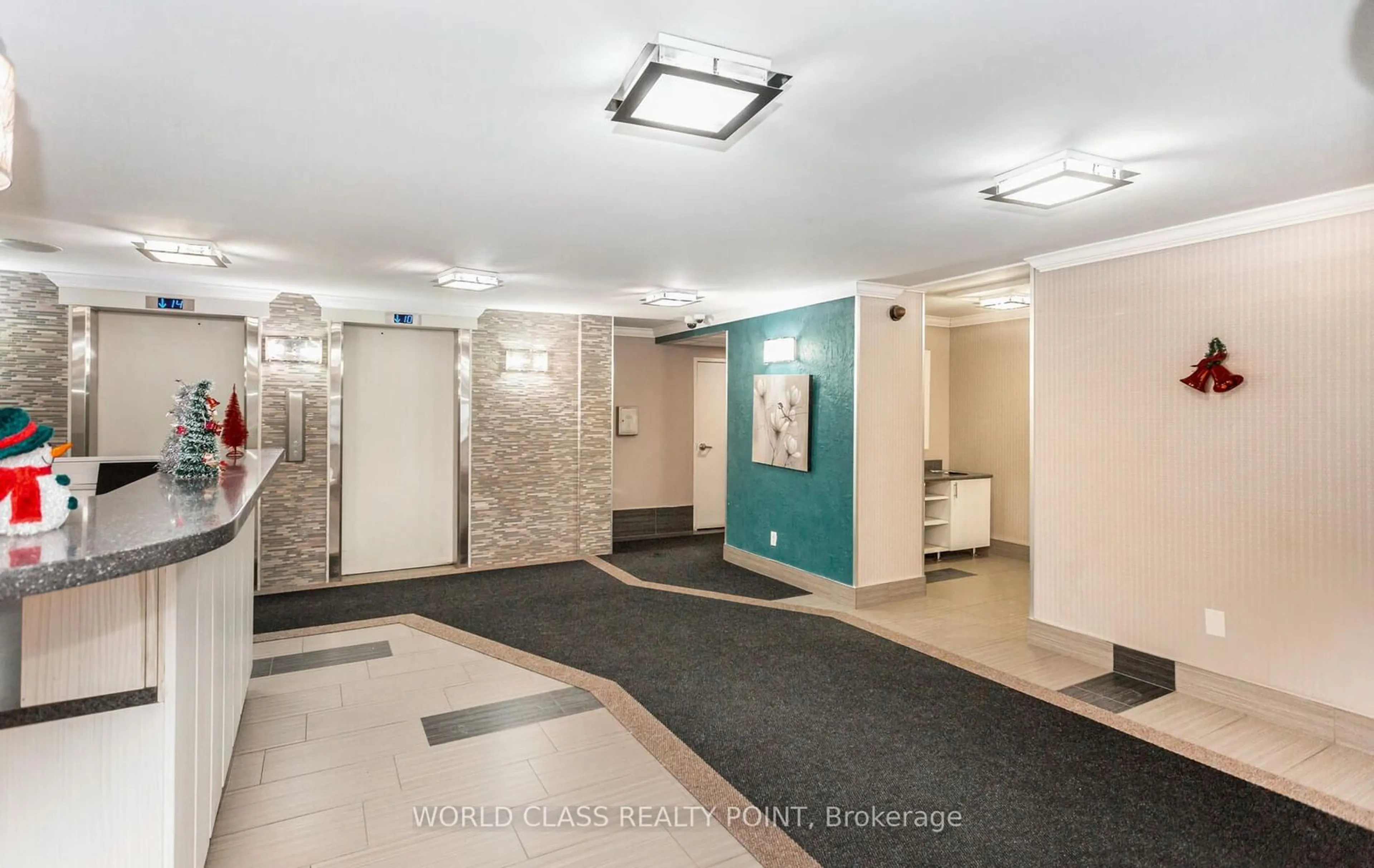 Indoor foyer for 15 Kensington Rd #310, Brampton Ontario L6T 3W2