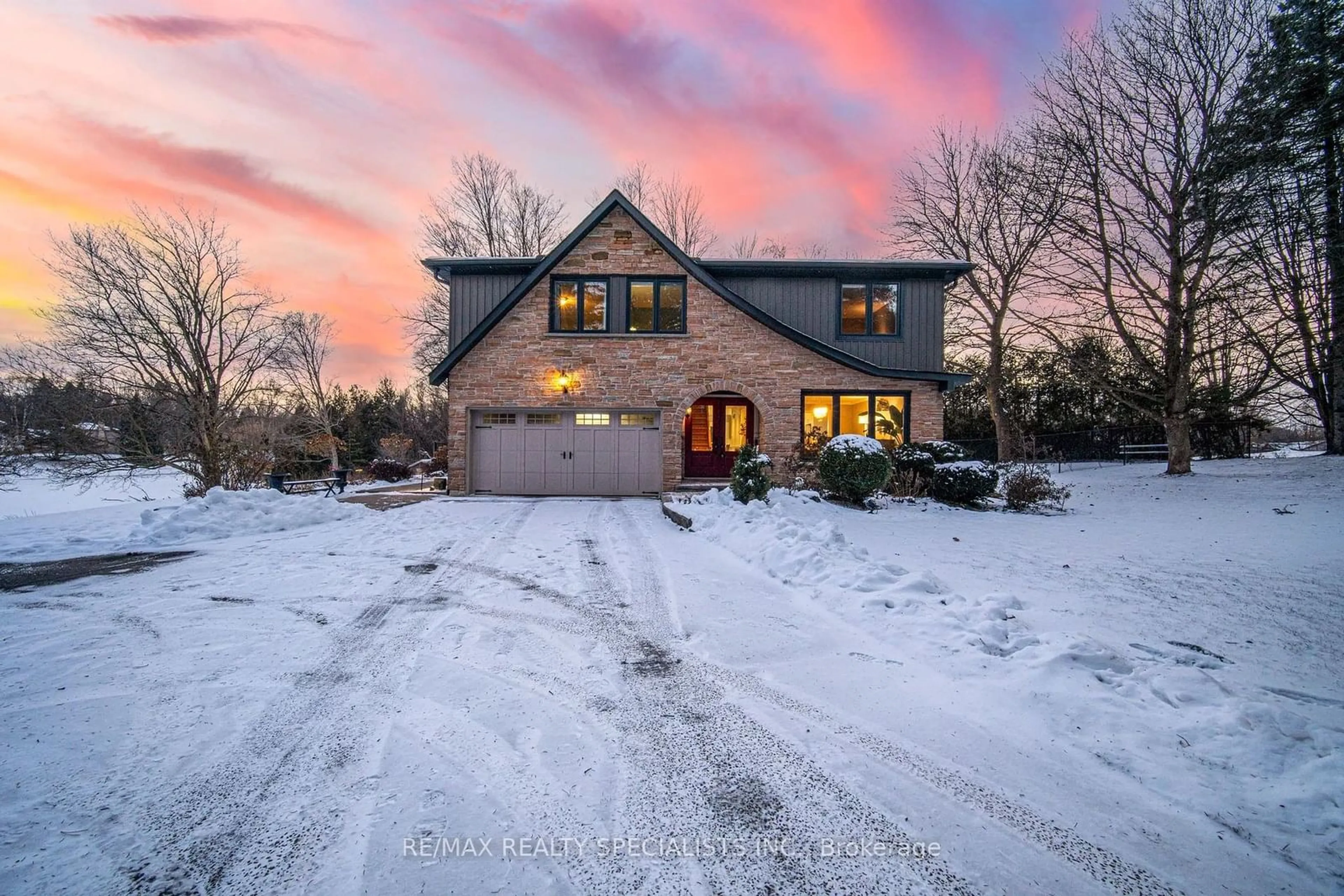 A pic from outside/outdoor area/front of a property/back of a property/a pic from drone, unknown for 66 Palmer Circ, Caledon Ontario L7E 0A5