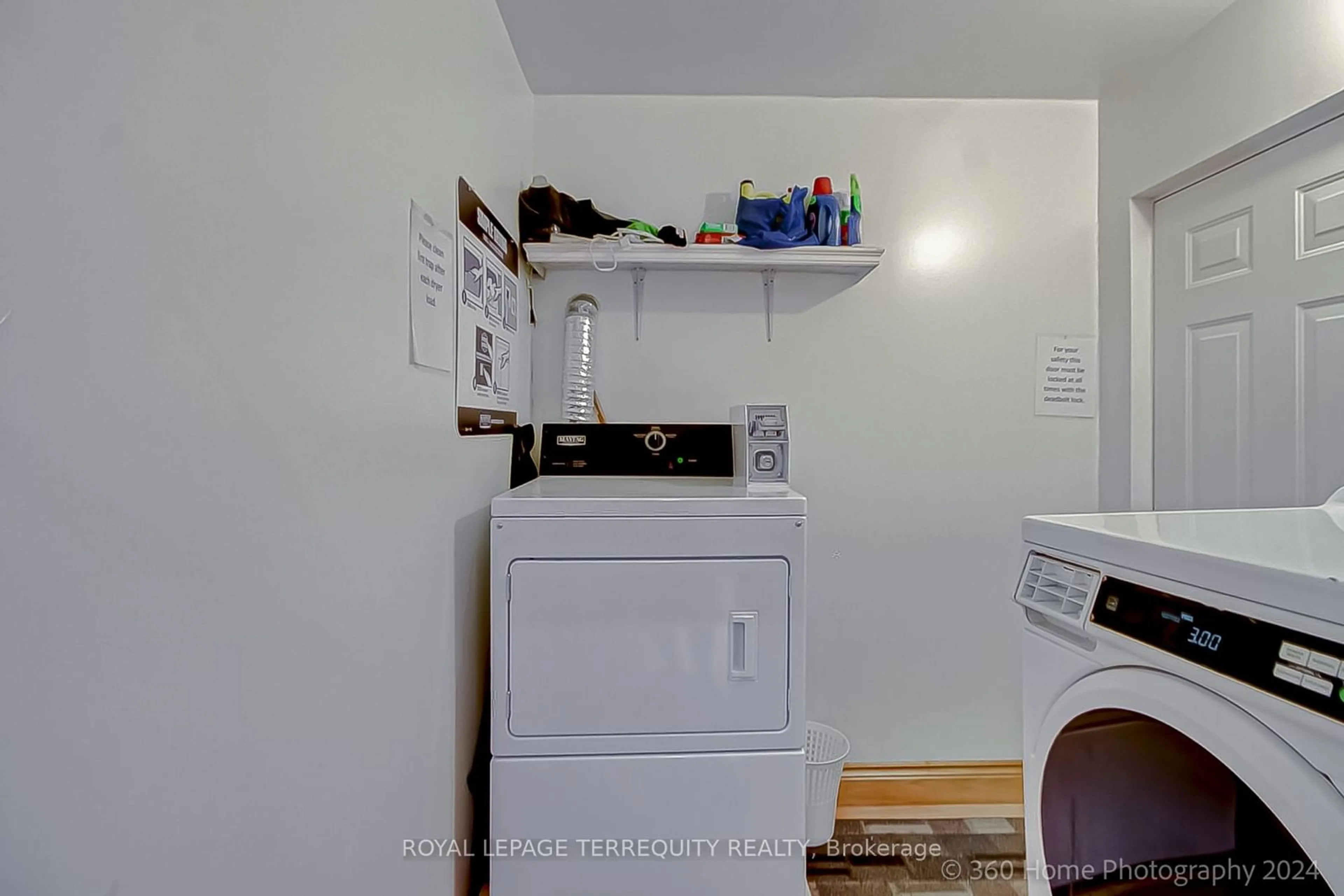 Laundry room for 10 Burnfield Ave, Toronto Ontario M6G 1Y5