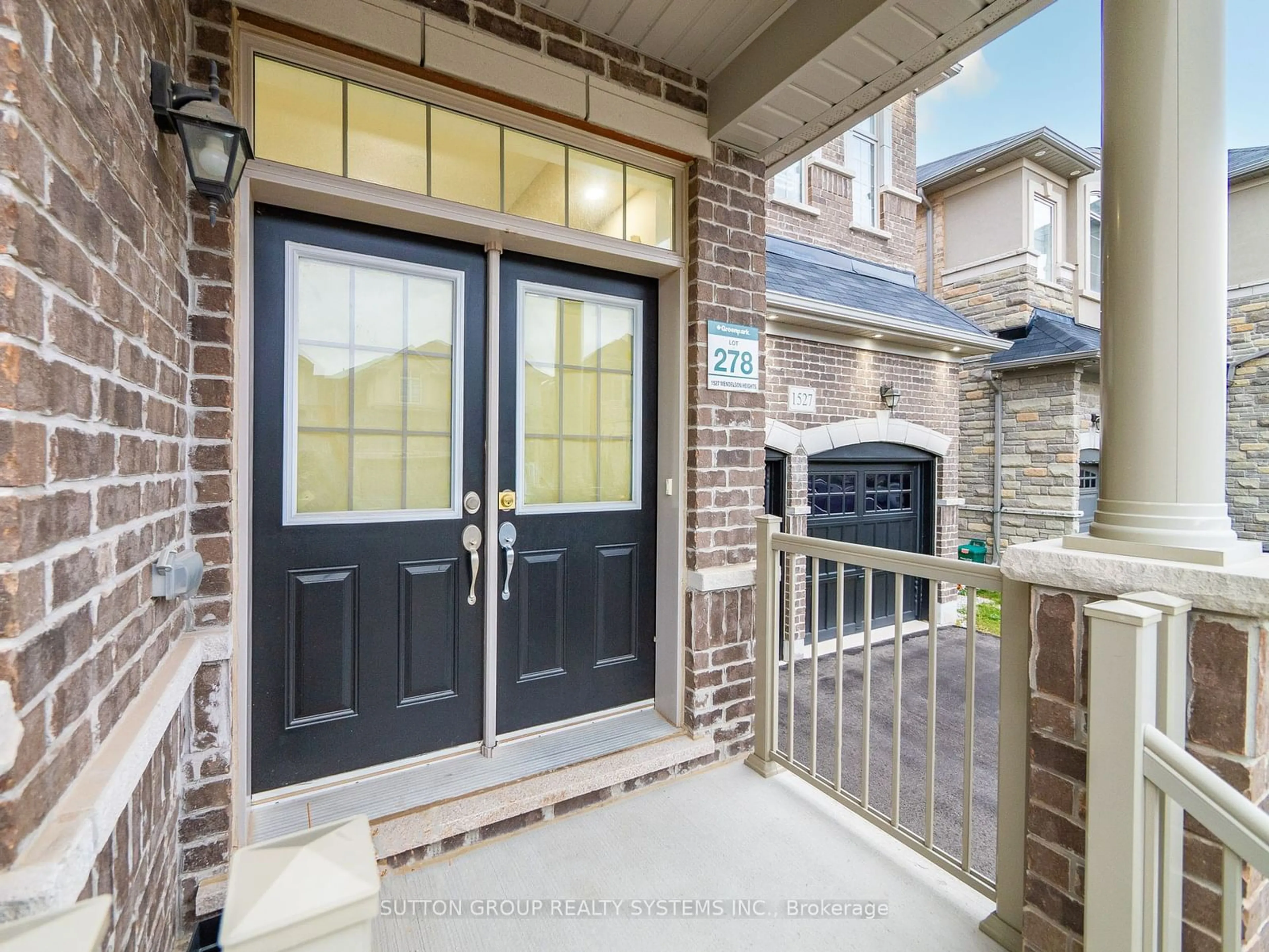 Indoor entryway for 1527 Mendelson Hts, Milton Ontario L9E 1H3