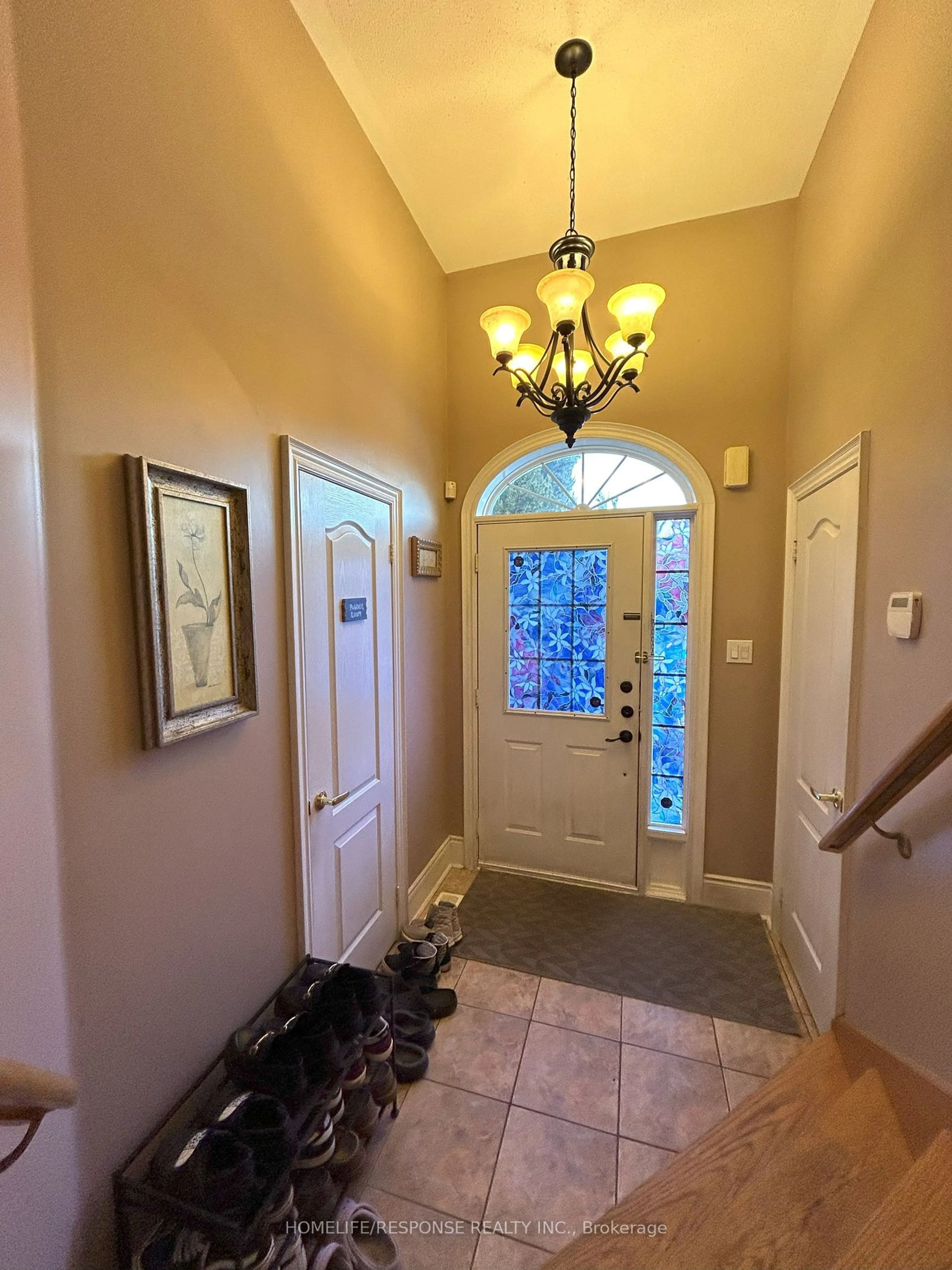 Indoor entryway for 19 RIVER ROCK Cres, Brampton Ontario L7A 2V2